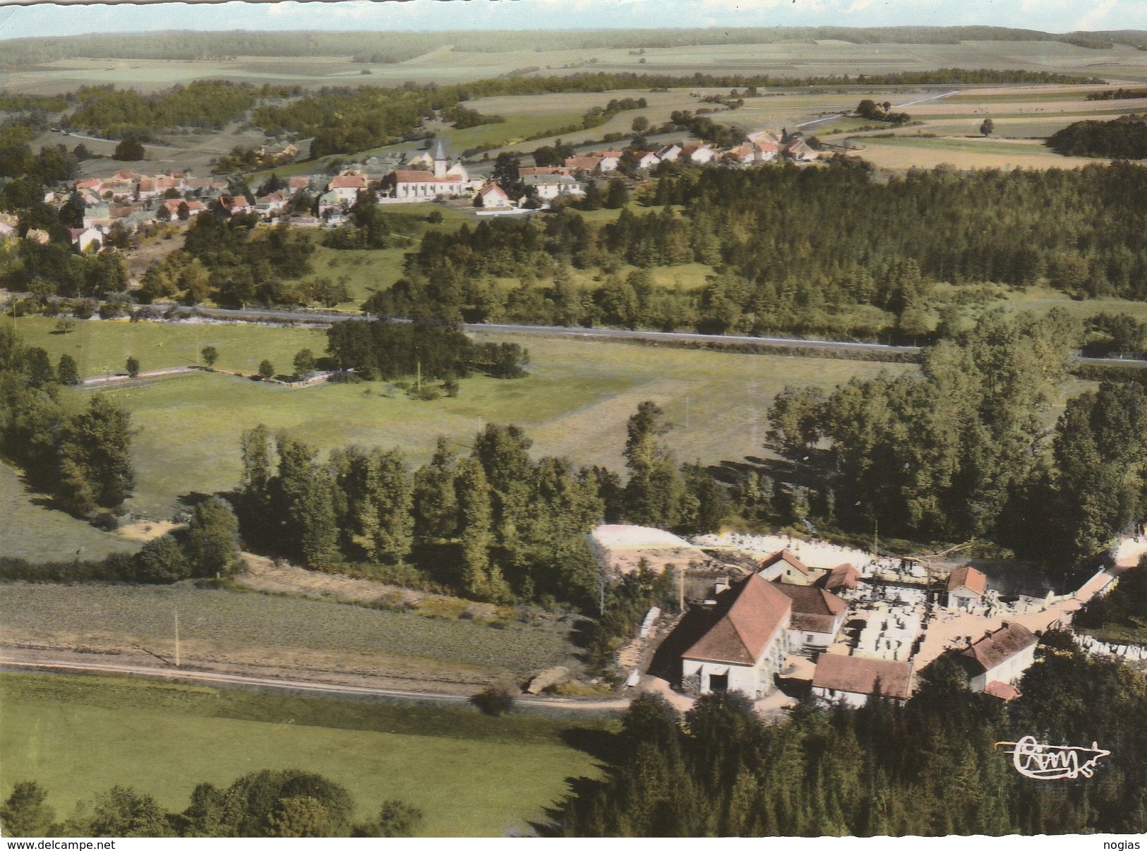 NOD SUR SEINE - BELLE - CARTE PHOTO D'UNE VUE AERIENNE PANORAMIQUE - AU 1° PLAN LA SCIERIE DE PIERRES - 2 SCANNS - TOP - Autres & Non Classés