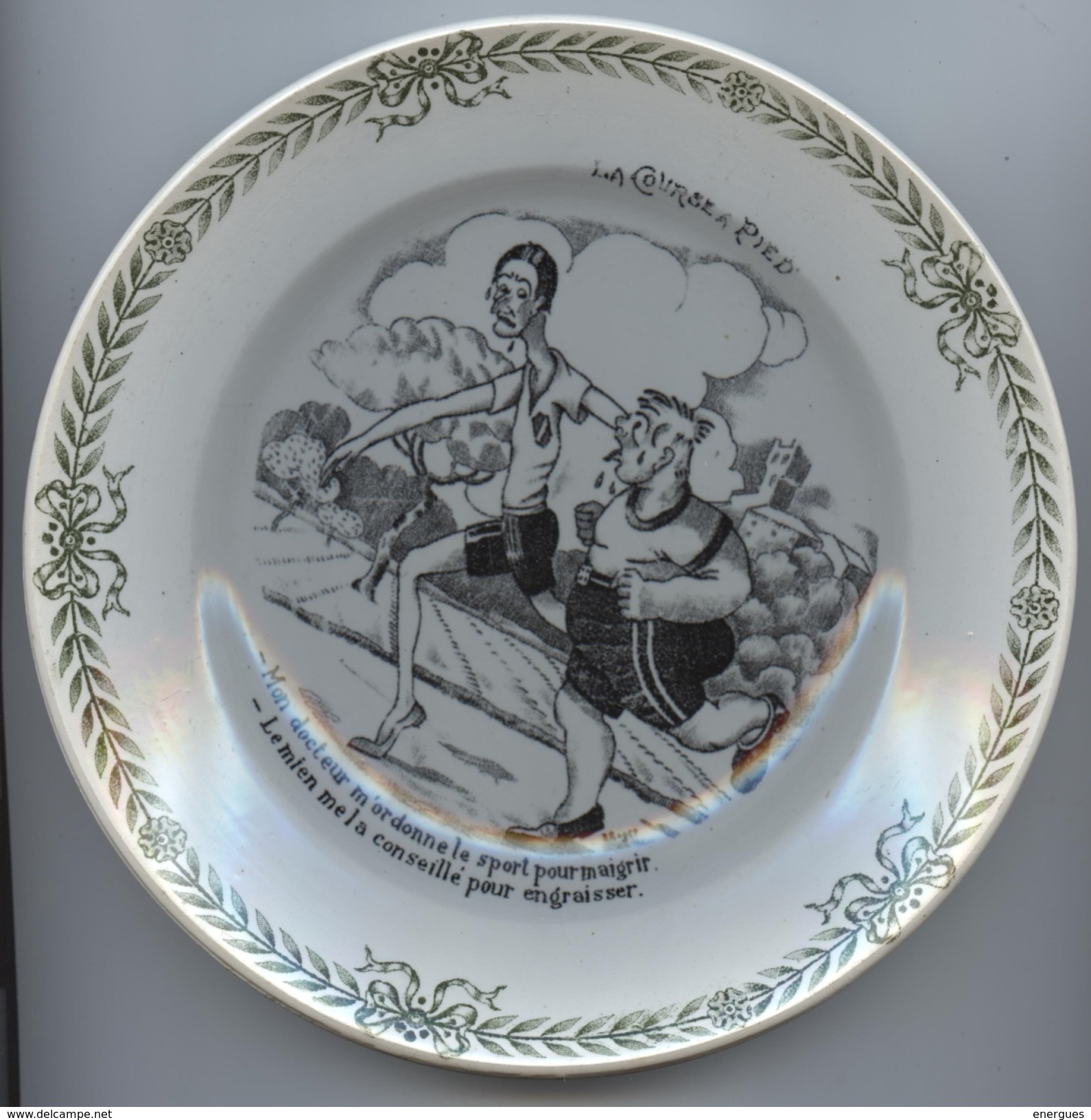 Assiette, Sport, La Course à Pied, Signé R.Roger, St Amand, D = 19 Cm, Verdâtre - Saint Amand (FRA)