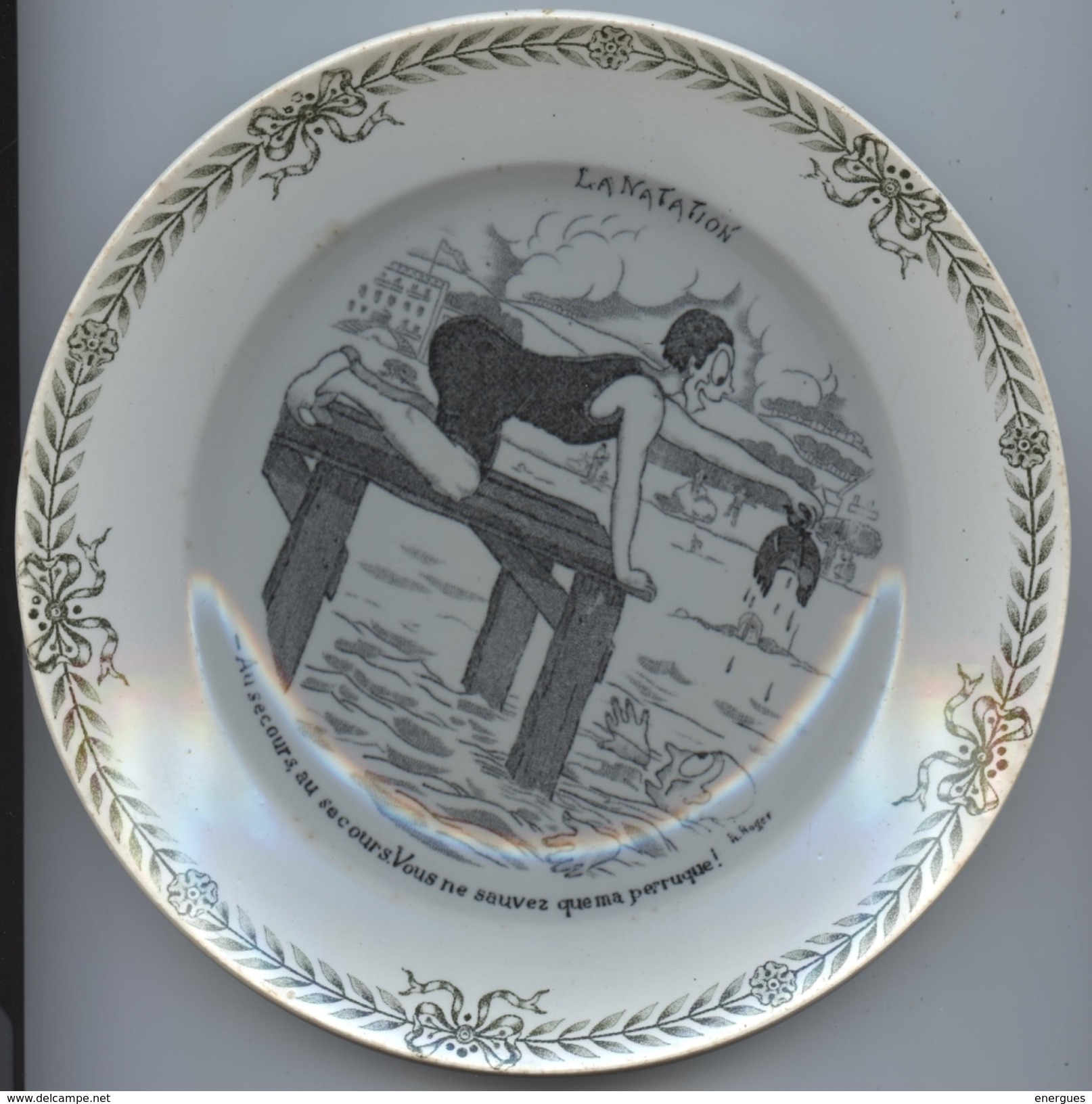 Assiette, Sport, La Natation, Signé R.Roger, St Amand, D = 19 Cm, Verdâtre - Saint Amand (FRA)