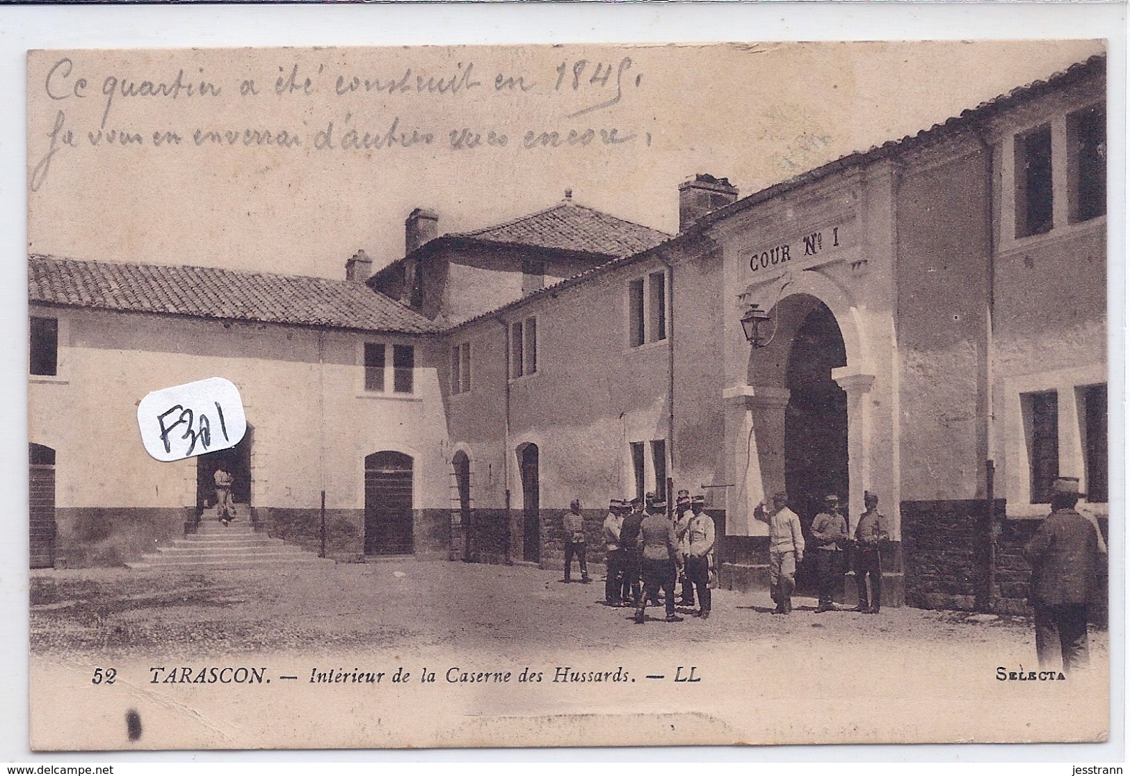 TARASCON-- INTERIEUR DE LA CASERNE DES HUSSARDS - Tarascon