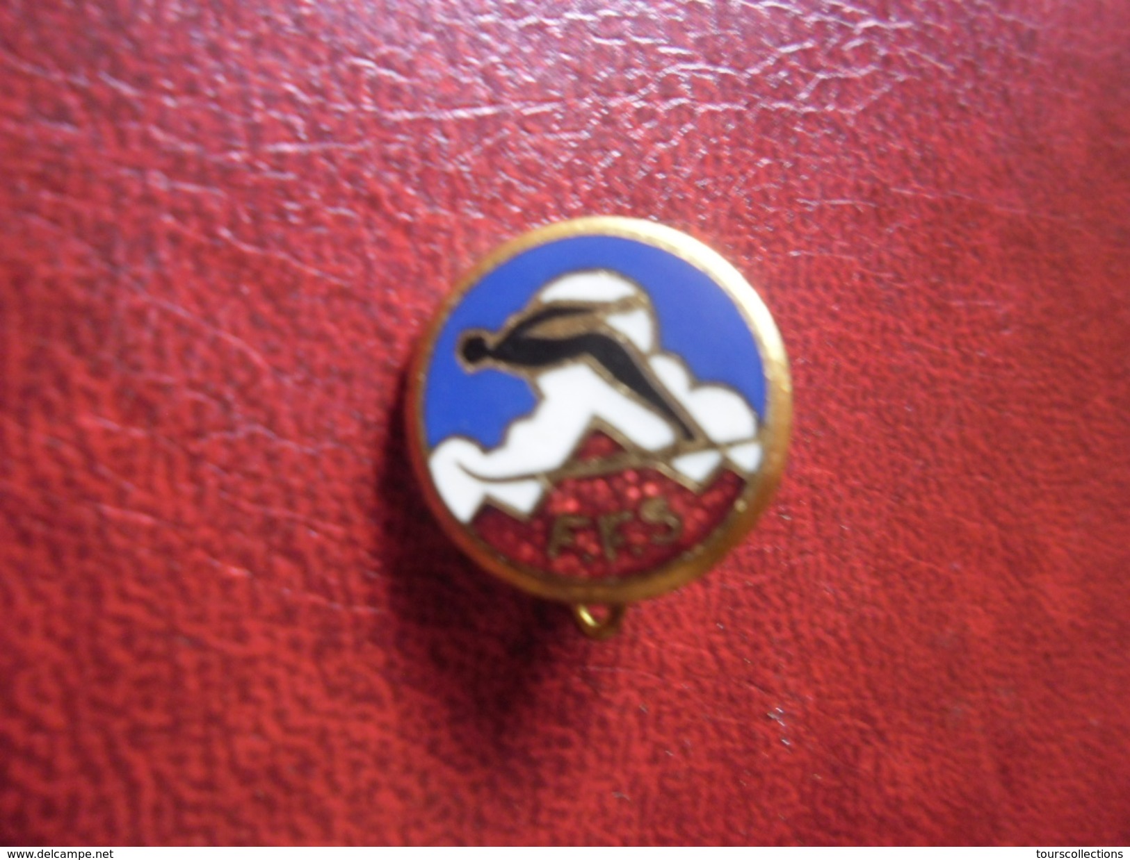 INSIGNE - EPINGLETTE - BROCHE @ Ancienne Epinglette émaillée FFS Fédération Française De Ski - Saut Skieur - Sports D'hiver