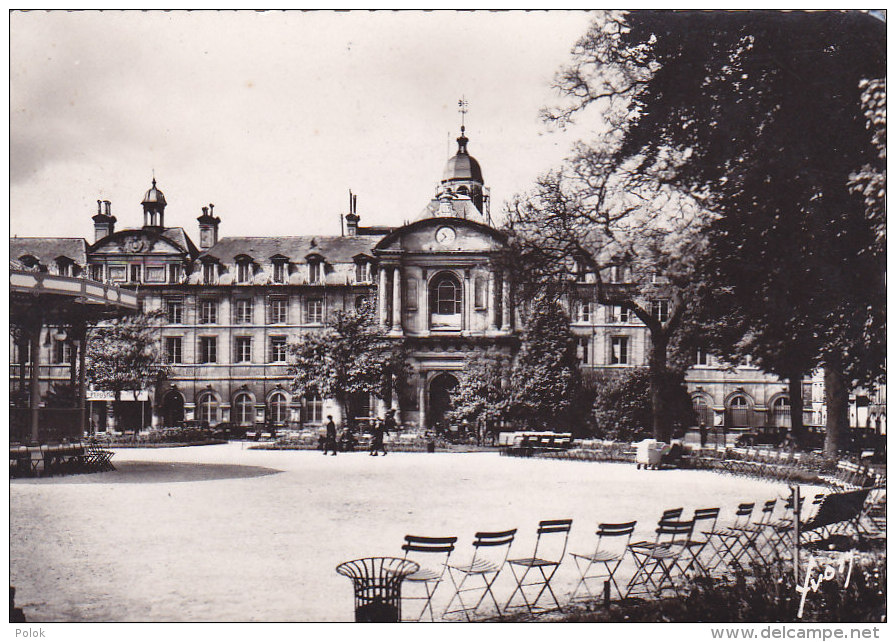 Bg - Cpsm Grand Format CAEN - Jardin Royal Et Hôtel De Ville - Caen