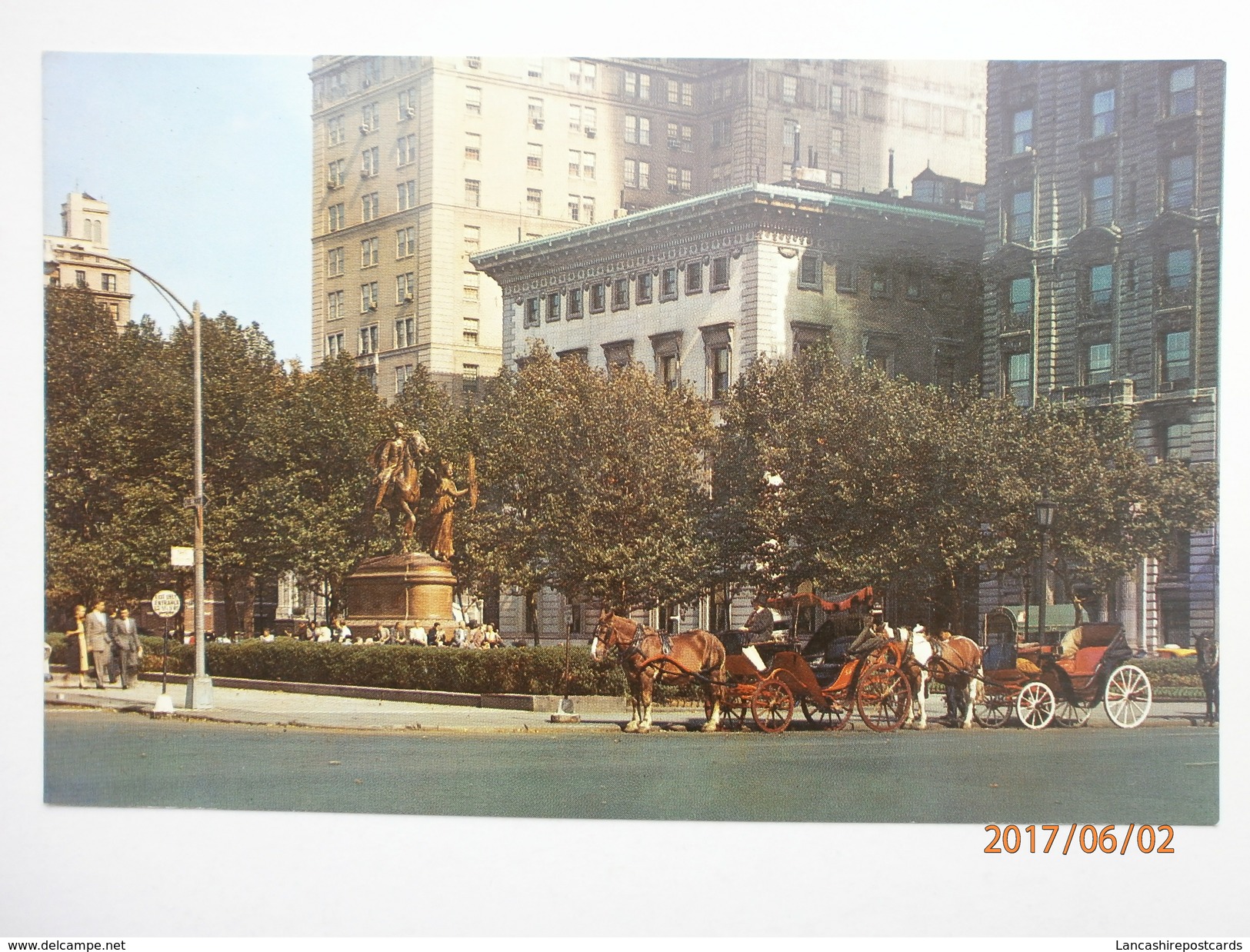 Postcard Hansom Cabs In Central Park Plaza & General Sherman Statue New York City  My Ref B11252 - Central Park