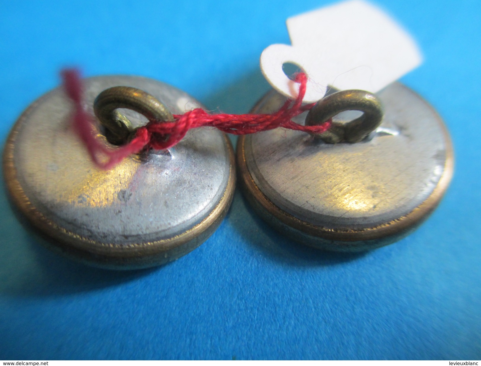 2 Boutons Anciens à Monogramme  "VP"/ Doré / Boutons De Livrée/Fabricant? /Début XXème Siècle BOUT54 - Botones