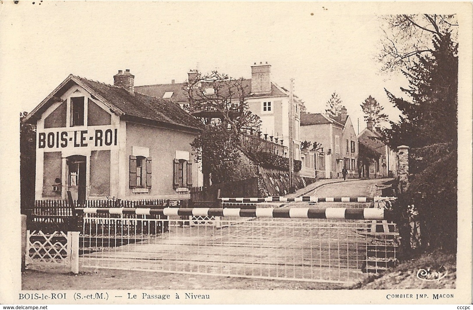 CPA Bois-le-Roi Passage à Niveau - Bois Le Roi