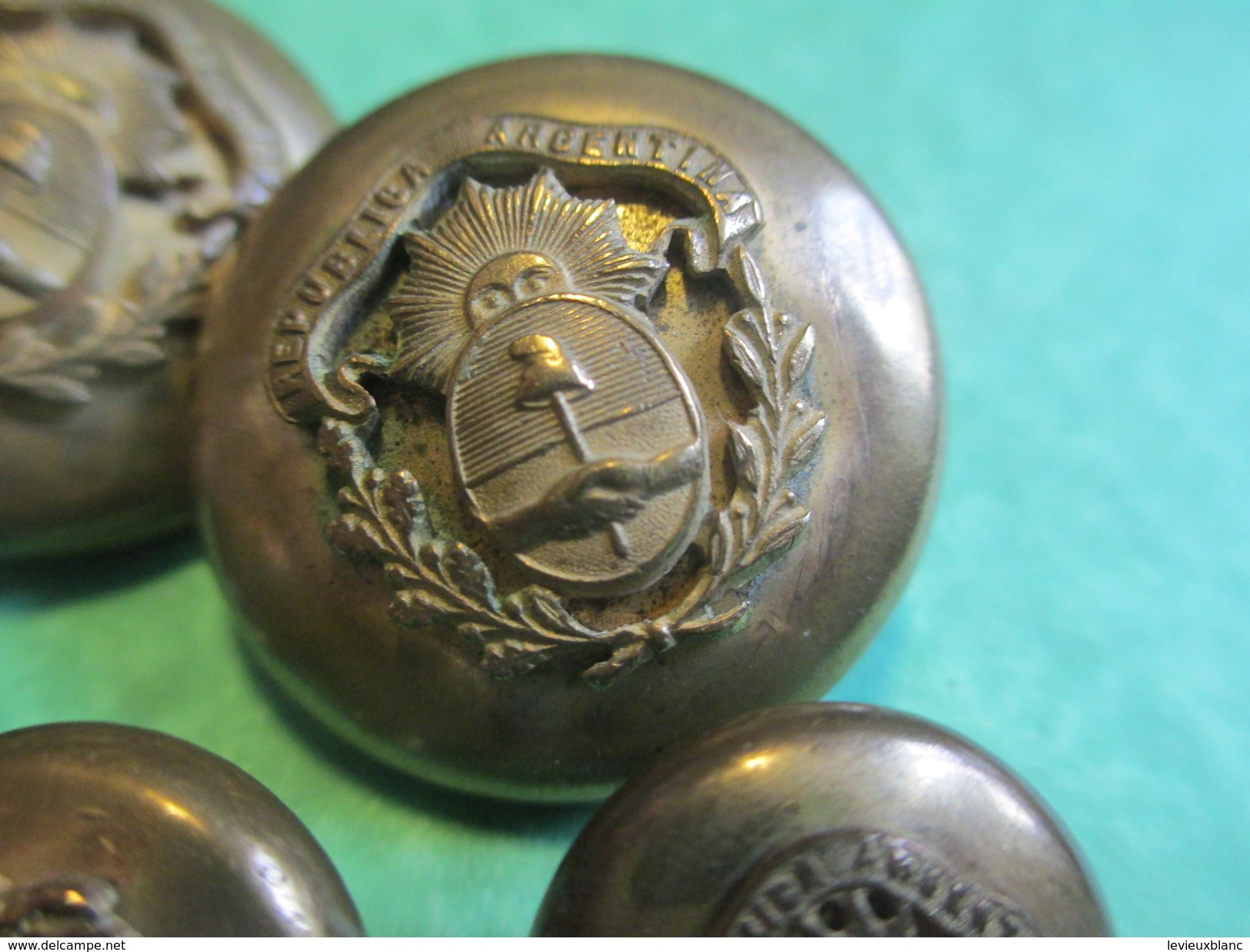 Bouton ancien Militaire/Armée Argentine/Republica Argentina/Bonnet Phrygien/ Superieur Franca/Début XXième siècle BOUT69