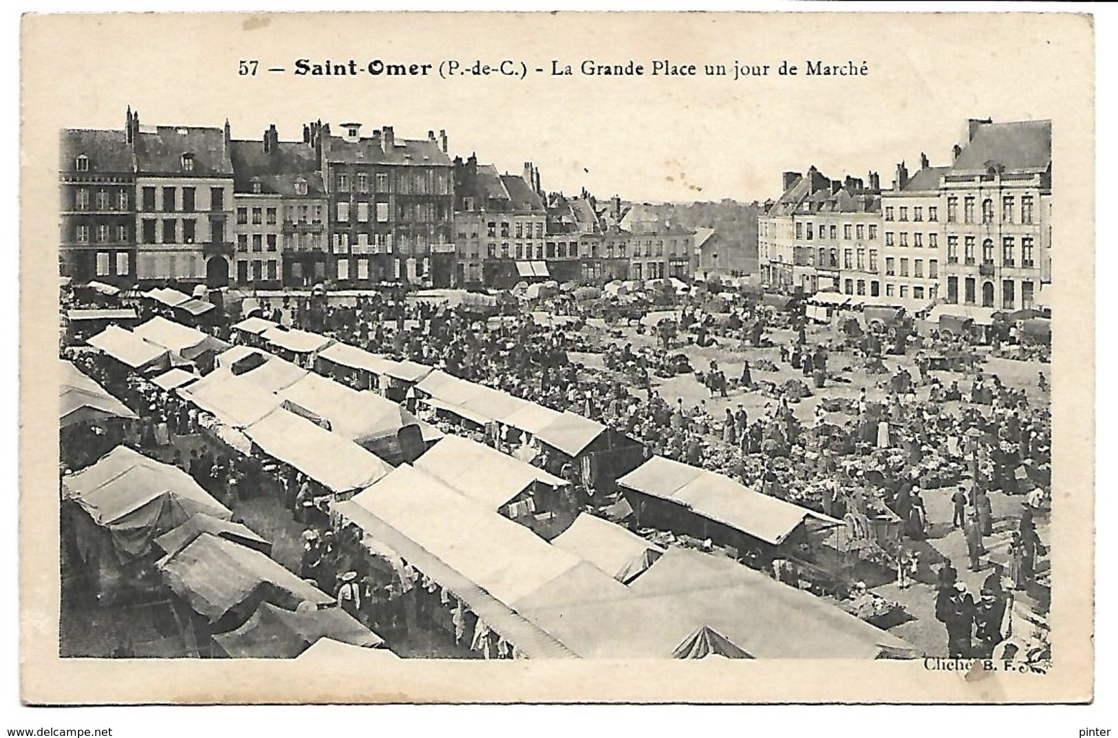 SAINT OMER - La Grande Place Un Jour De Marché - Saint Omer