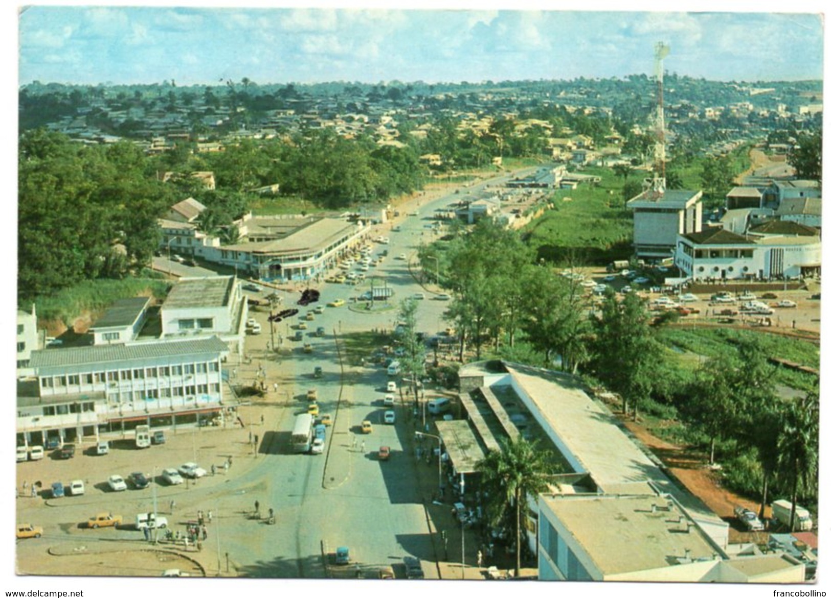 CAMEROUN/CAMEROON - PLACE AMADOU AHIDJO - YAOUNDE' / THEMATIC STAMPS-FRUIT - Camerun