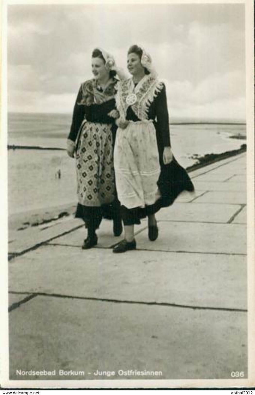 Rarität Borkum Tracht Von Jungen Ostfriesinnen Um 1950 - Borkum