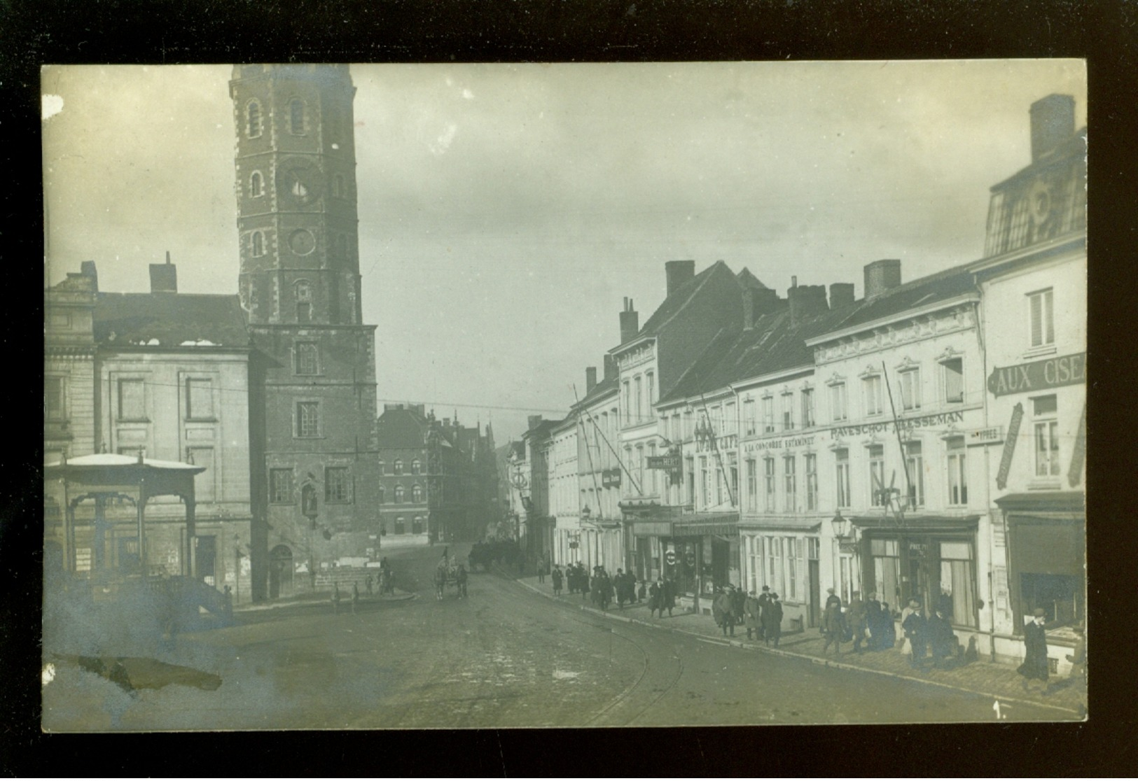 Menin  Meenen  Menen   Photo  Foto  Duitse Bezetting  Oorlog  Guerre - Menen