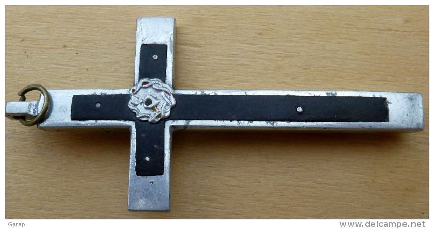 Croix Ancienne Christ Alu Sur Bois Doublé Métal - Godsdienst & Esoterisme