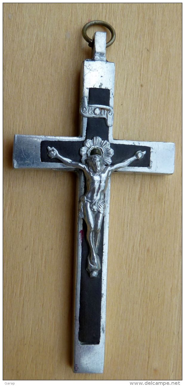 Croix Ancienne Christ Alu Sur Bois Doublé Métal - Godsdienst & Esoterisme