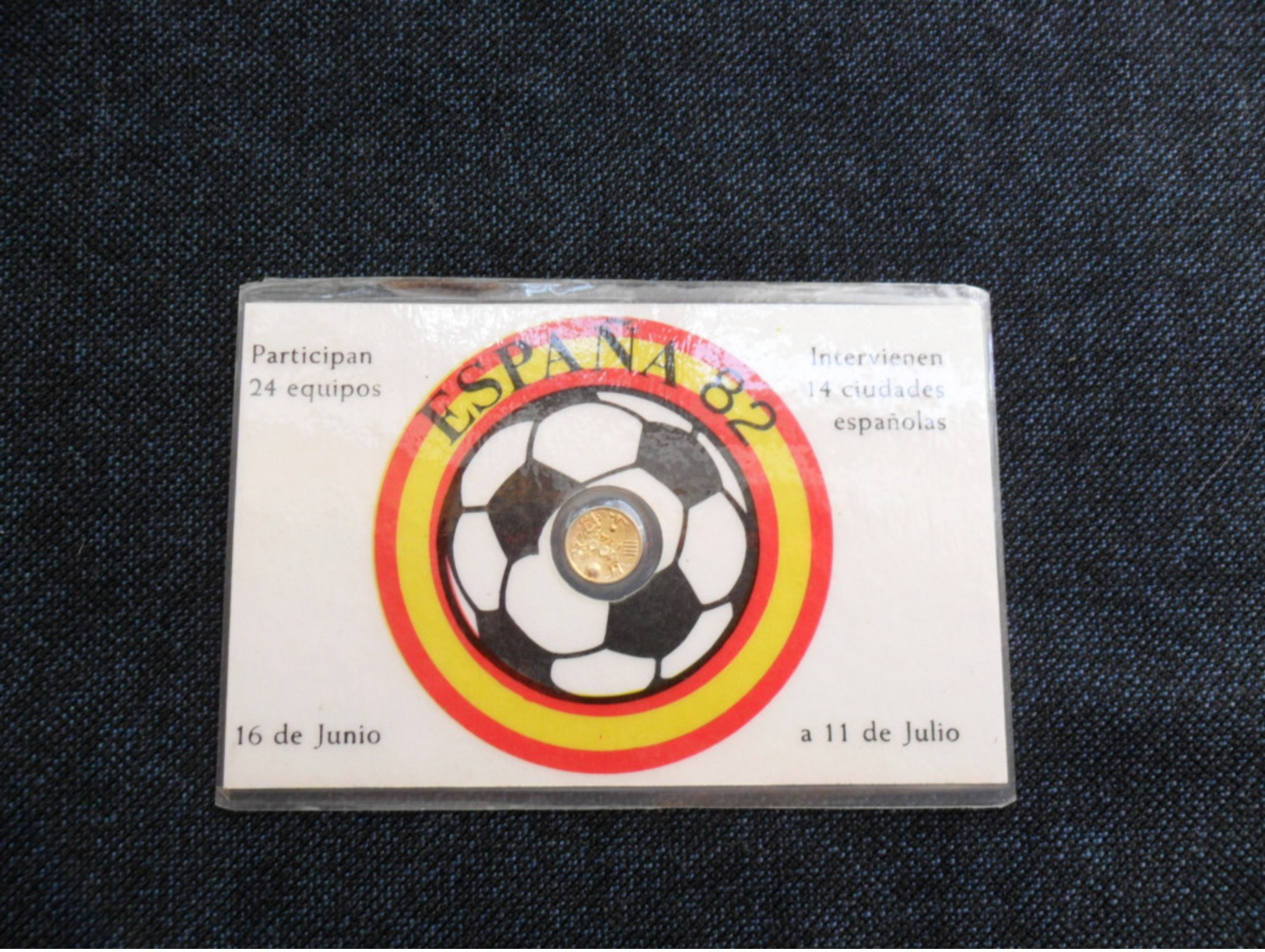 TARJETAS  COLECCION    MUNDIAL  FÚTBOL `82 CON MEDALLA PLACADA 800 AngstrÖms De Oro Fino 24k -  Colecciones