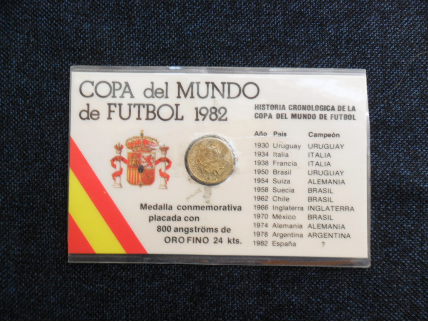 TARJETAS COLECCION MUNDIAL  FÚTBOL `82 CON MEDALLA PLACADA 800 AngstrÖms De Oro Fino 24k -  Colecciones