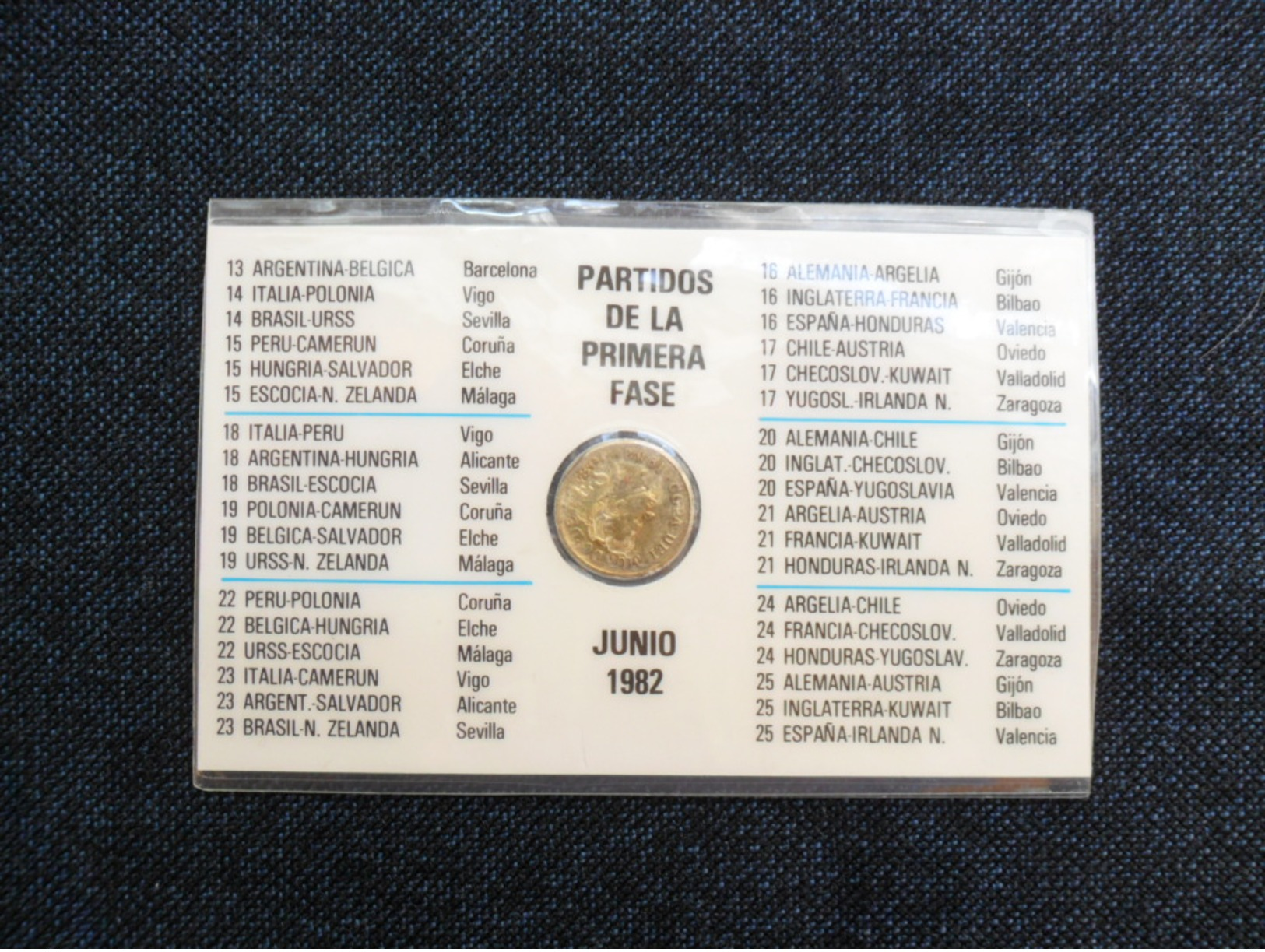 TARJETAS COLECCION MUNDIAL  FÚTBOL `82 CON MEDALLA PLACADA 800 AngstrÖms De Oro Fino 24k -  Colecciones