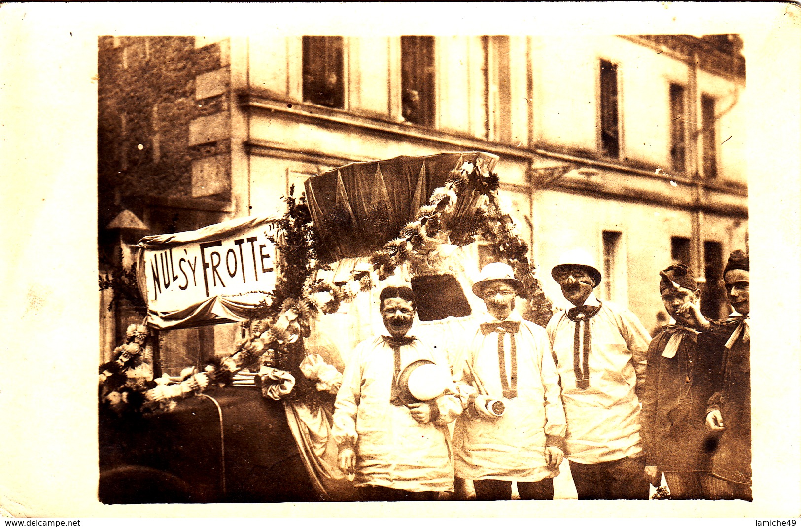 CARTE PHOTO D'UNE FETE CARNAVAL  BELLE ANIMATION LIEU A IDENTIFIER ( Véhicule Guirlandes ) - Betogingen