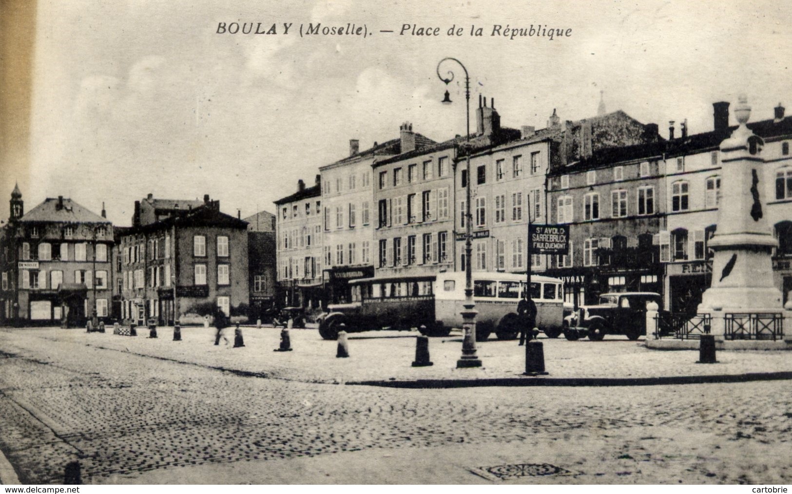 57 BOULAY Place De La République - Animée, Autocars - Boulay Moselle
