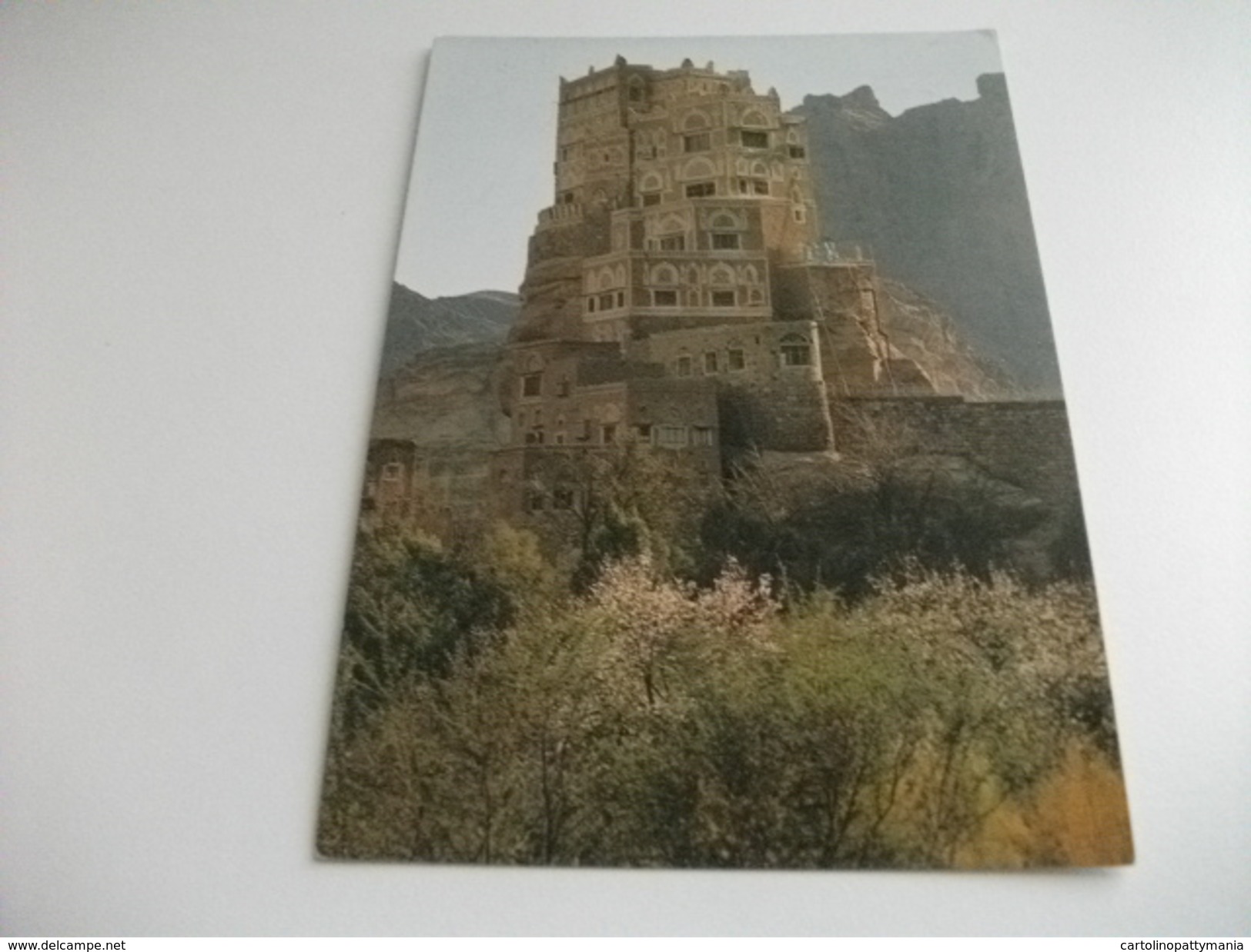 STORIA POSTALE FRANCOBOLLO COMMEMORATIVO  YEMEN WADI DHAR IL PALAZZO SULLA ROCCIA - Yemen