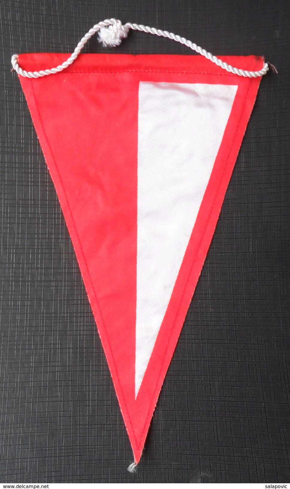 Budapesti Spartacus HUNGARY FOOTBALL CLUB, SOCCER / FUTBOL / CALCIO OLD PENNANT, SPORTS FLAG - Uniformes Recordatorios & Misc