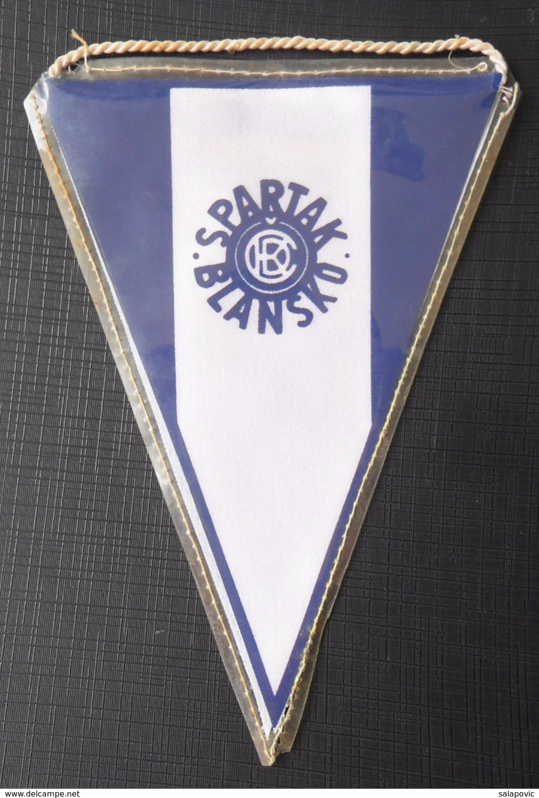 TJ Spartak &#x10C;KD Blansko CZEHOSLOVAKIA FOOTBALL CLUB, SOCCER / FUTBOL / CALCIO OLD PENNANT, SPORTS FLAG - Habillement, Souvenirs & Autres