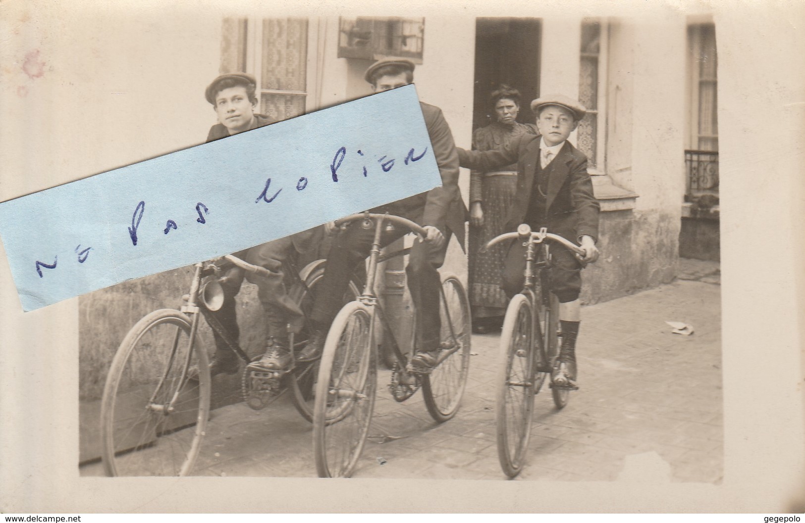 Un Trio De Cyclistes ( Carte-photo ) - Other & Unclassified