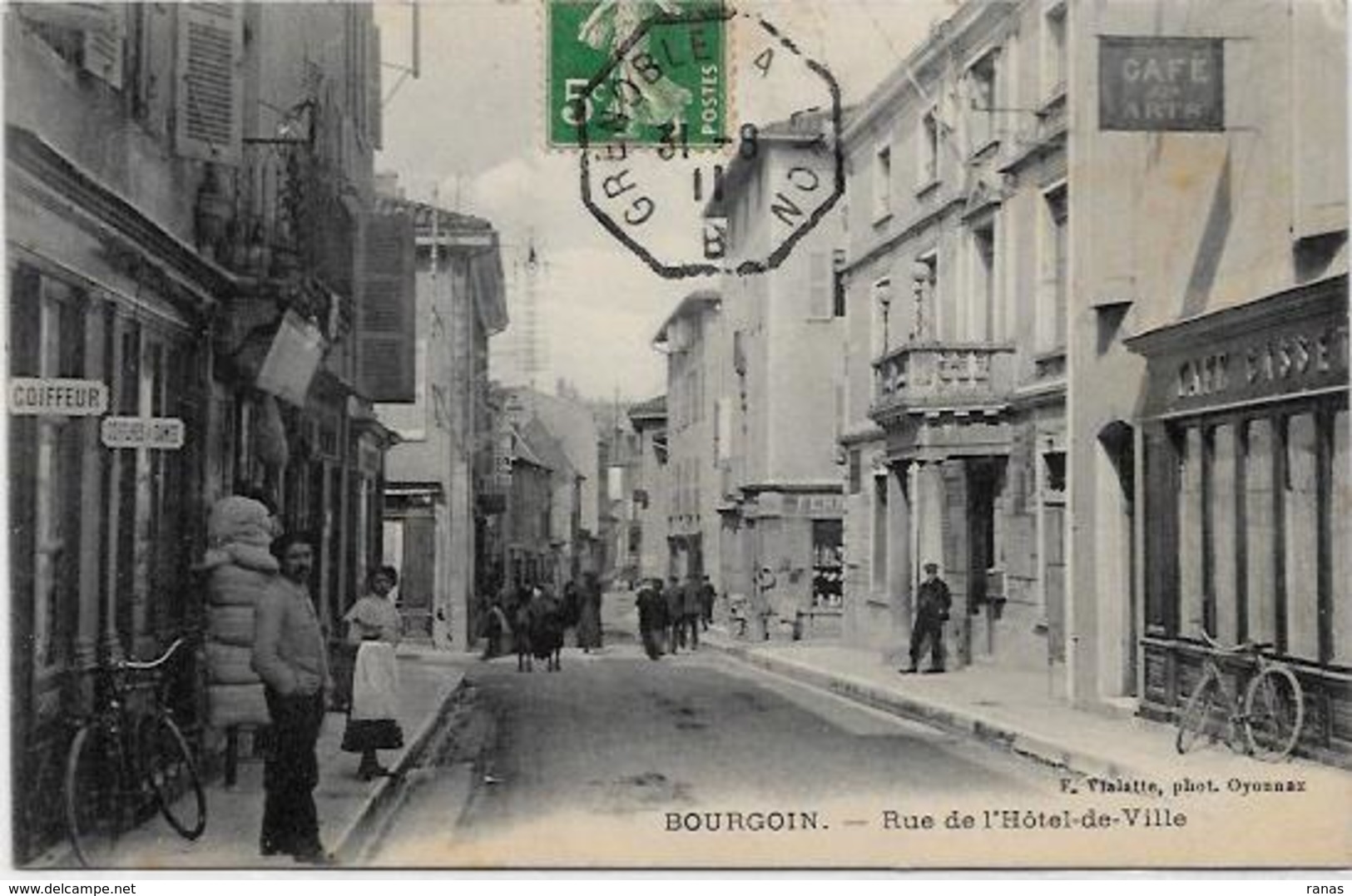 CPA ISERE BOURGOIN Isère Circulé Commerce Coiffeur - Bourgoin