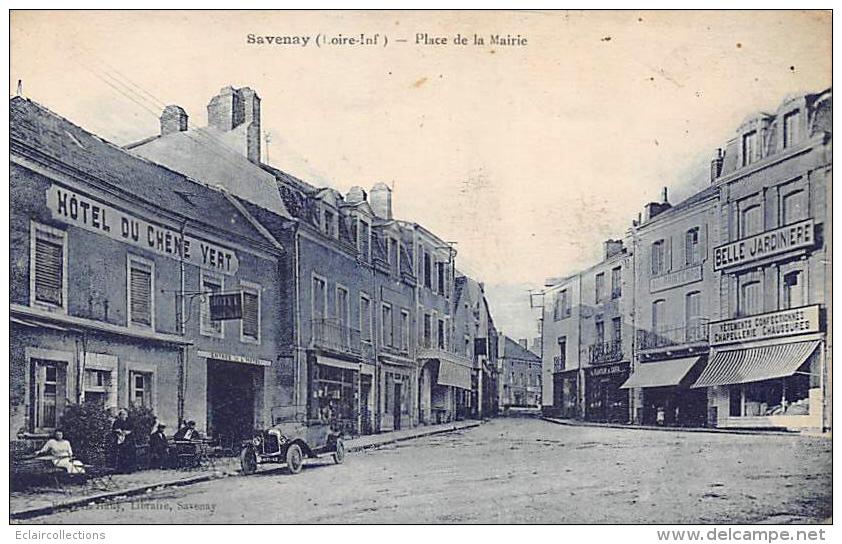 Savenay     44      Place De La Mairie . Hôtel Du Chêne Vert (voir Scan) - Savenay