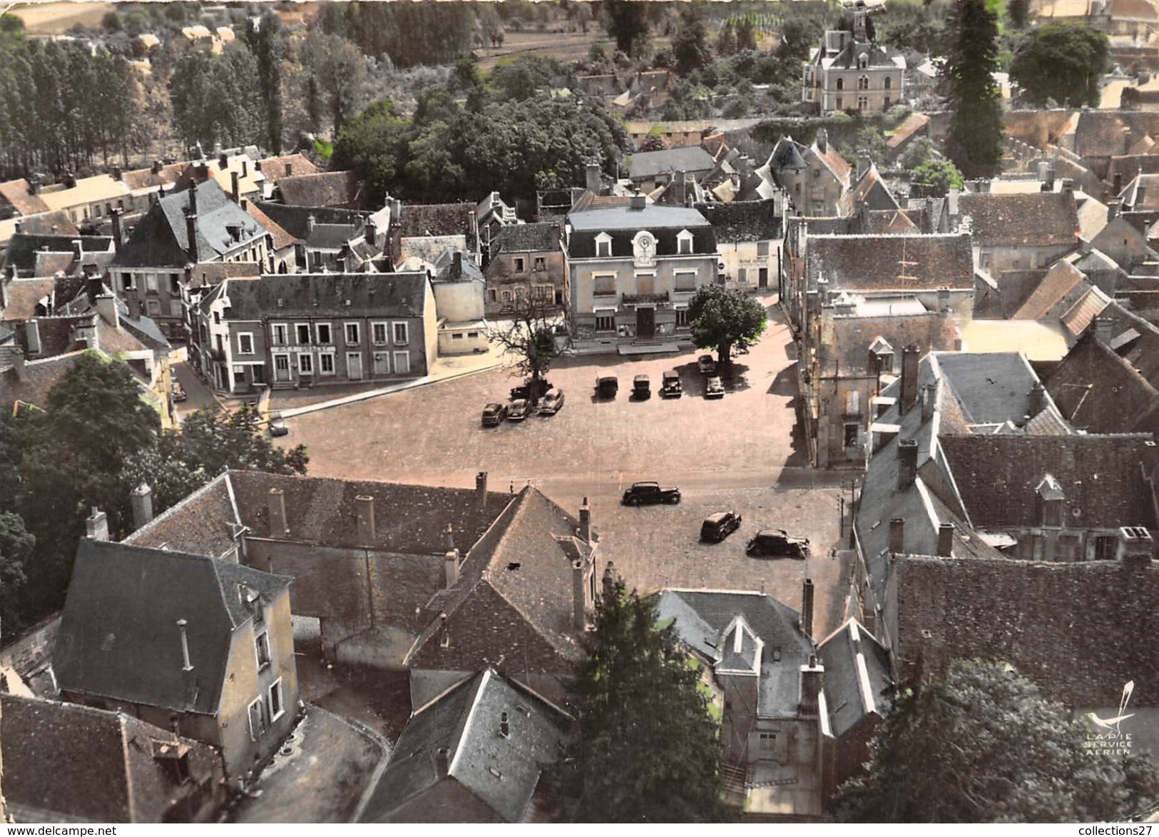 18-GRACAY- LA POSTE , L'HÔTEL DE VILLE , LA PLACE DU MARCHE , VUE DU CIEL - Graçay