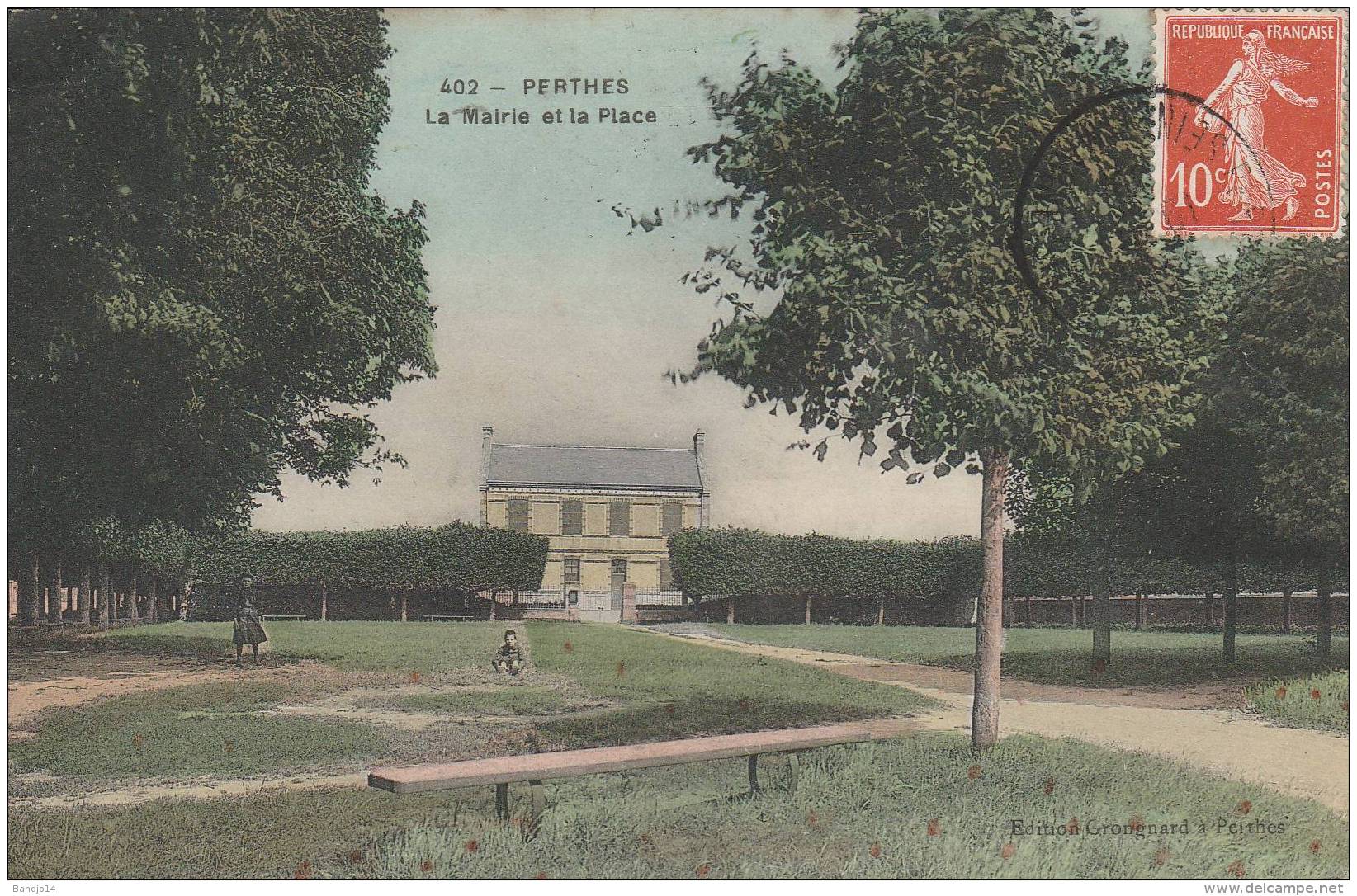 Perthes - La Mairie Et La Place   - Scan Recto-verso - Perthes