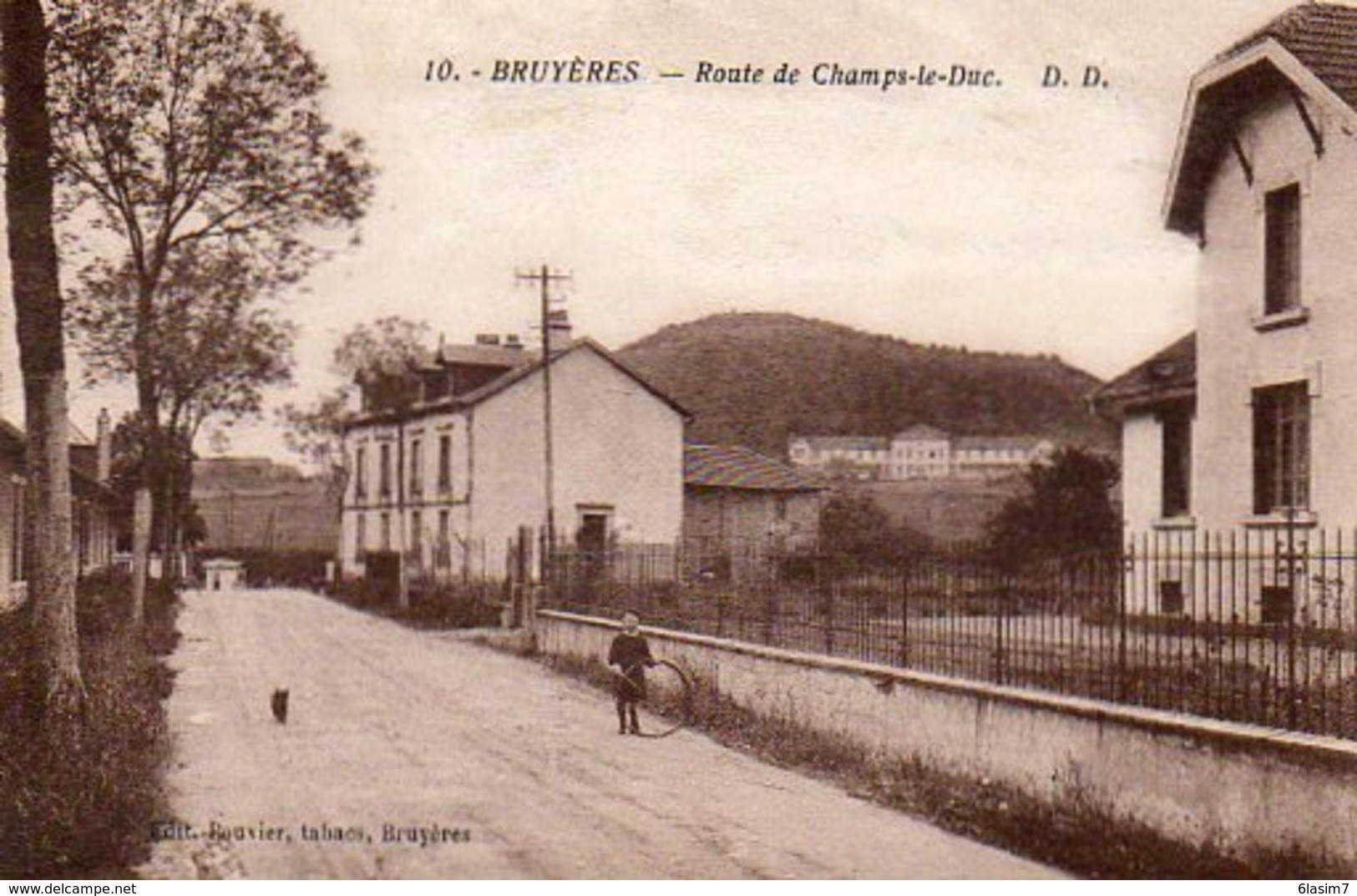 CPA - BRUYERES (88) - Aspect De La Rue De Champs-le-Duc En 1933 - Bruyeres