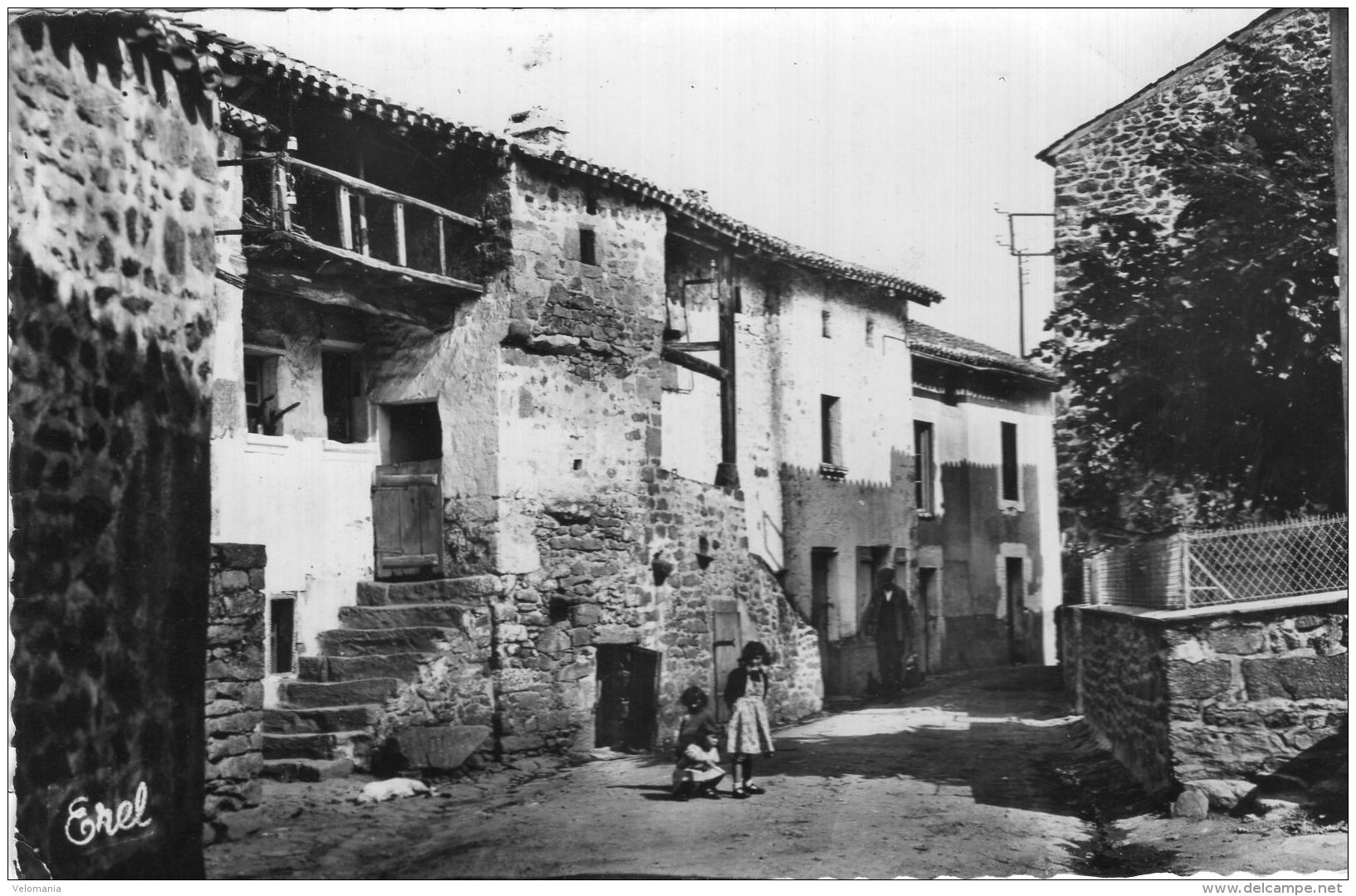 V10096 Cpsm 87 Chateauponsac - Vieilles Maisons Sous Les Moustiers - Chateauponsac