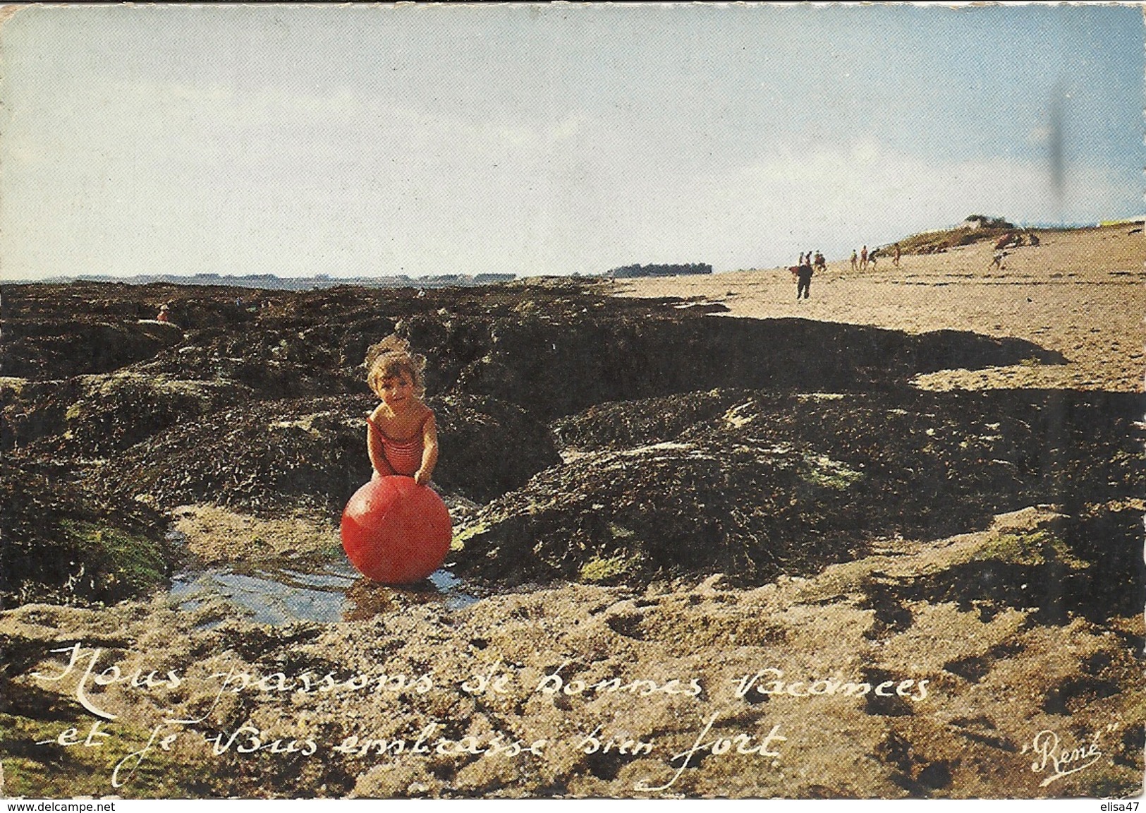 ENFANT  A  LA  PLAGE   NOUS  PASSONS  DE  BONNES  VANCANCES  ET  JE  VOUS  EMBRASSE  BIEN  FORT - Scènes & Paysages