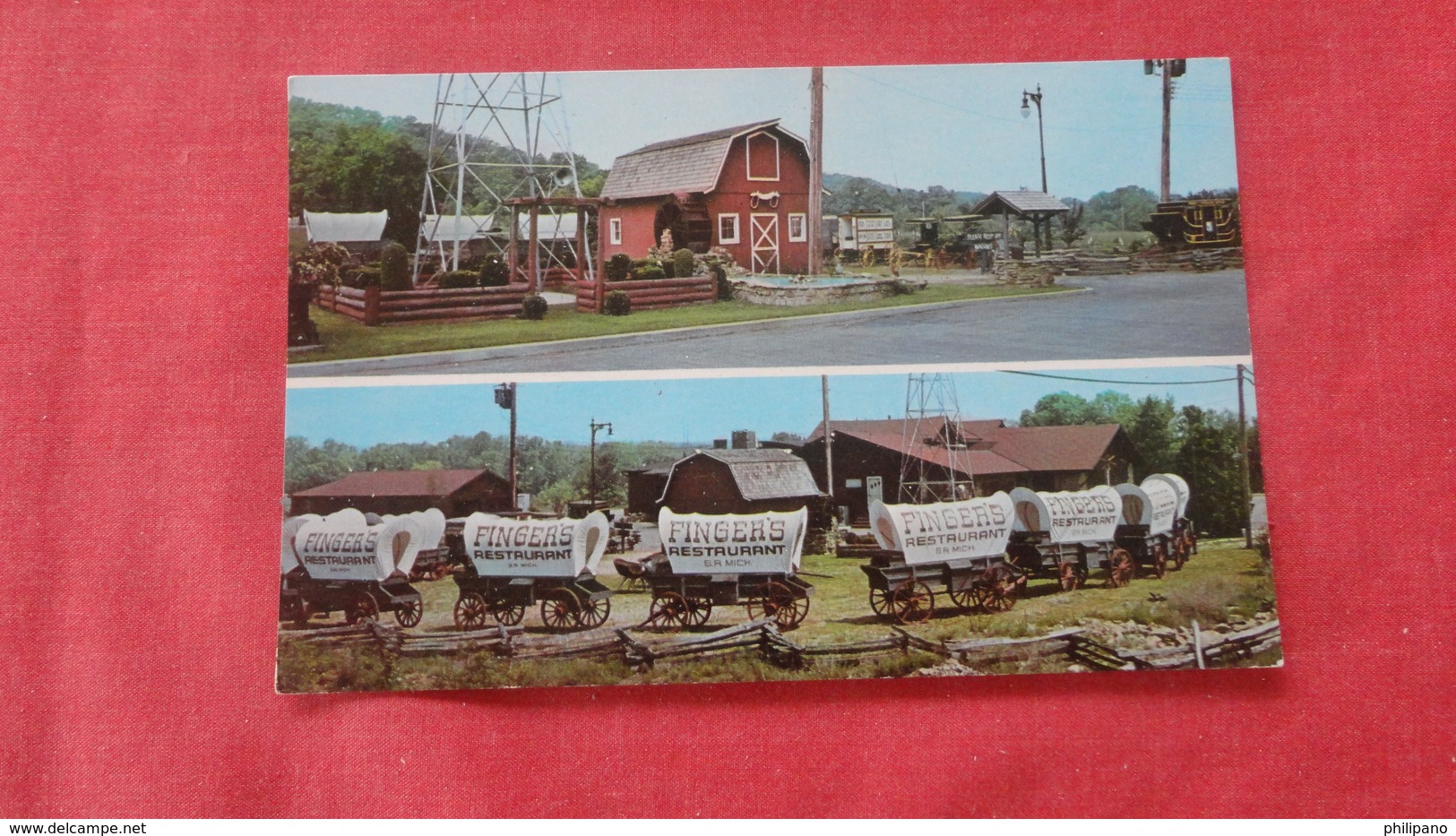 Wagon Display  Finger's Restaurant  Michigan > Grand Rapids        Ref-2602 - Grand Rapids