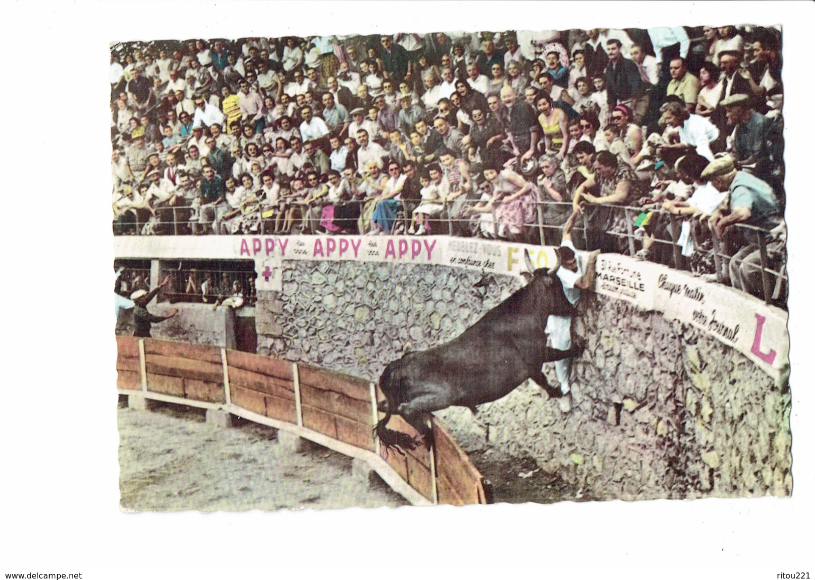 Cpm Corrida Course Provençale Aux Arènes Coup Barrière Cocardier Joffre Et Le Razeteur Soler Publicité VINS APPY TAUREAU - Corrida