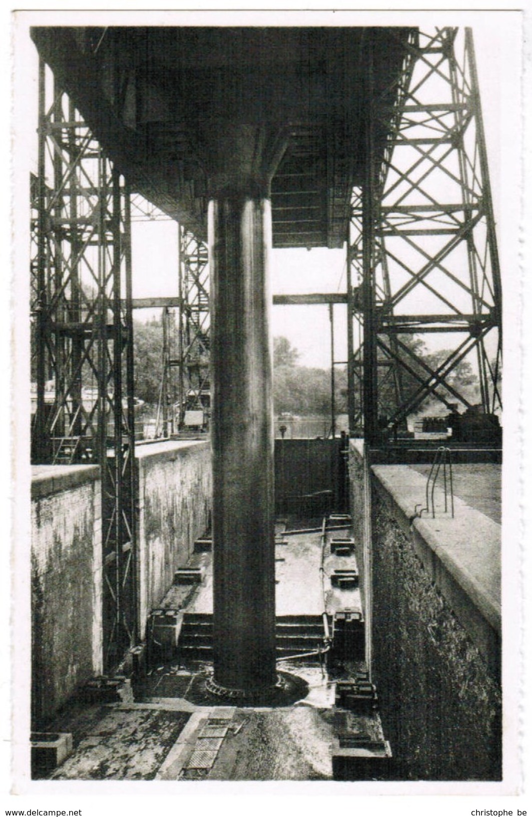 Houdeng Goegnies, Ascenseur Hydraulique, Piston Du Sas, 2m Diamètre (pk35233) - La Louvière