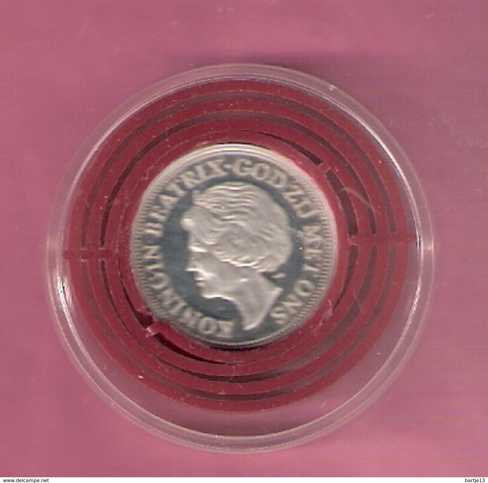 NEDERLAND SILVER MEDAL 1990 BEATRIX 10 YEAR QUEEN - Monete Allungate (penny Souvenirs)