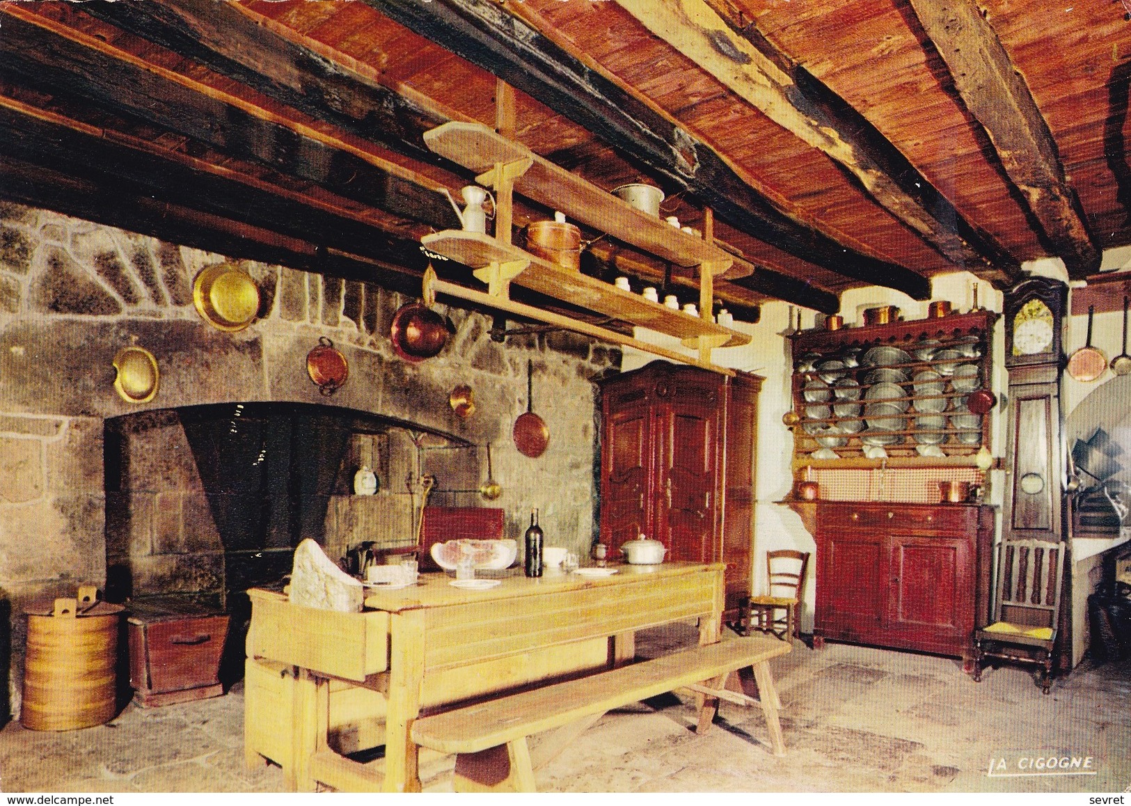 AUVERGNE. - La Planche à Sécher Des Fromages. - Le Vaisselier - L'Horloge. CPSM - Fermes