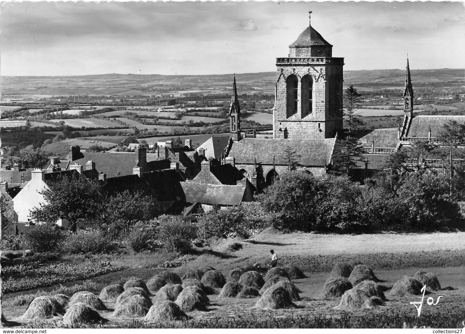 29-LOCRONAN-L'EGLISE ET  LA CHAPELLE DU PENITY DOMINANT LE BOURG DE LA CITE DES TISSERANDS - Locronan