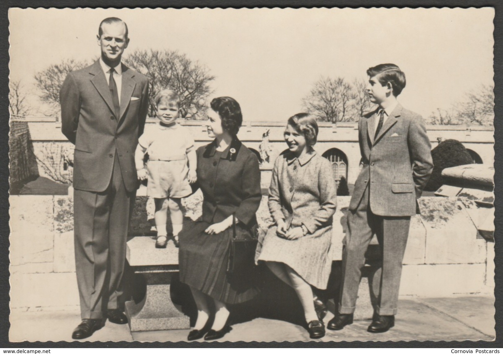 An Informal Photograph Of The Royal Family, C.1962 - Valentine's RP Postcard - Case Reali