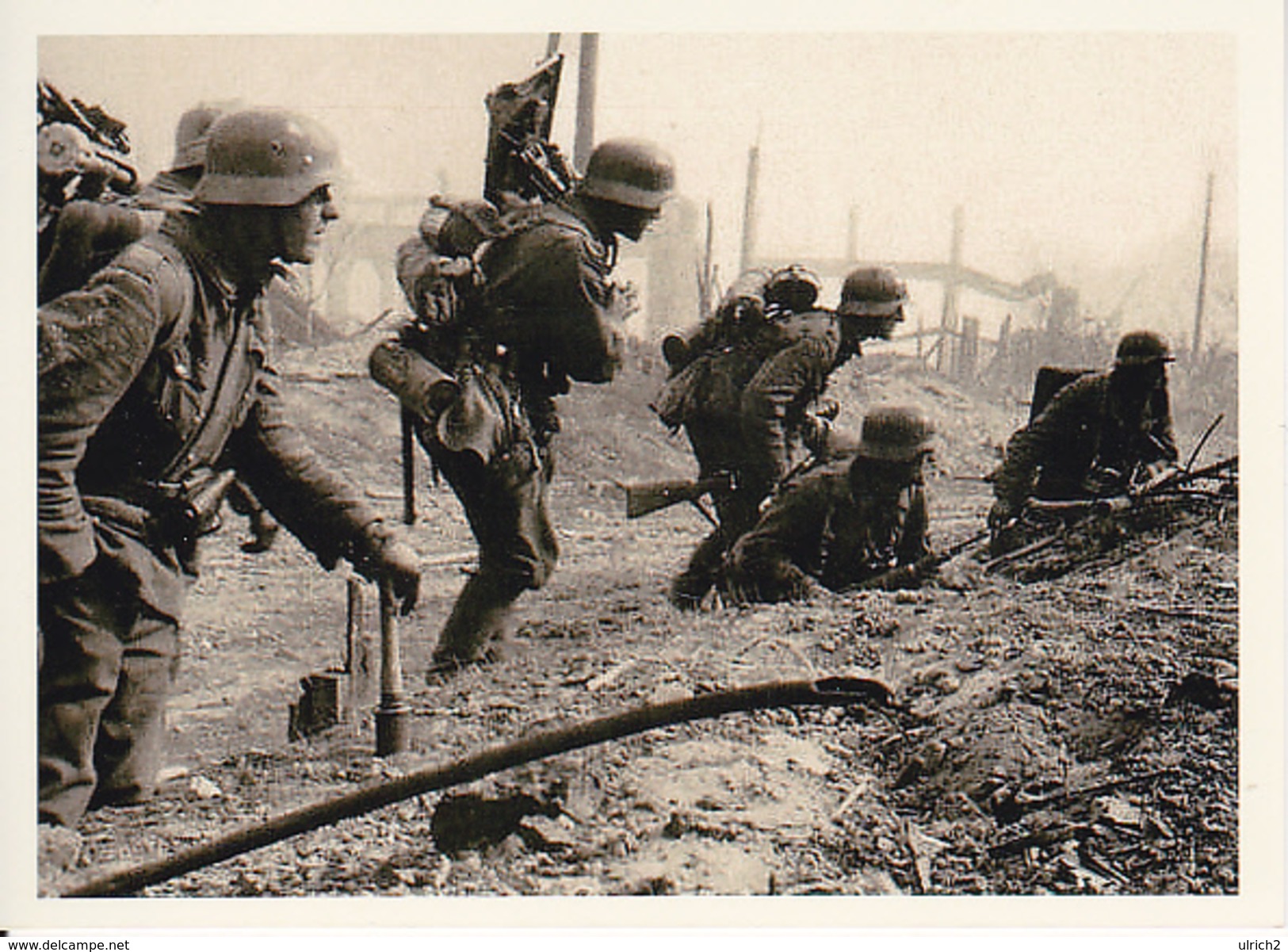 Foto Deutsche Soldaten Beim Vorgehen - 2. WK - 9*6cm - Repro (29162) - Autres & Non Classés