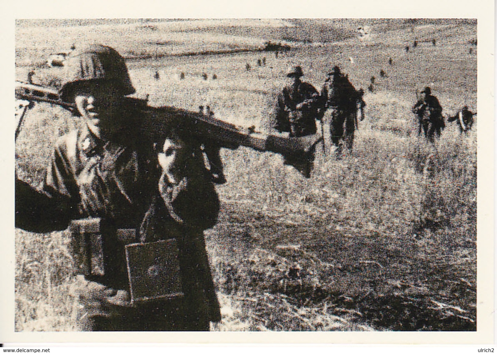 Foto Deutsche Soldaten Mit MG Beim Vorgehen - 2. WK - 9*6cm - Repro (29163) - Sonstige & Ohne Zuordnung