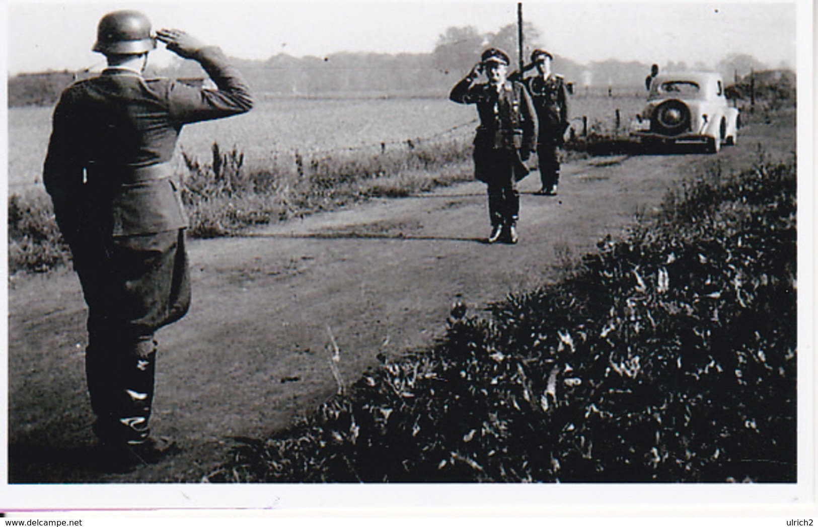 Foto Deutscher Soldat Bei Meldung - 2. WK - 9*5cm - Repro (29172) - Sonstige & Ohne Zuordnung