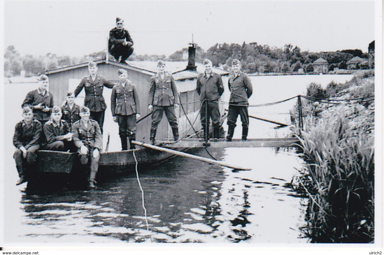 Foto Deutsche Soldaten Auf Hausboot - 2. WK - 9*6cm - Repro (29204) - Sonstige & Ohne Zuordnung