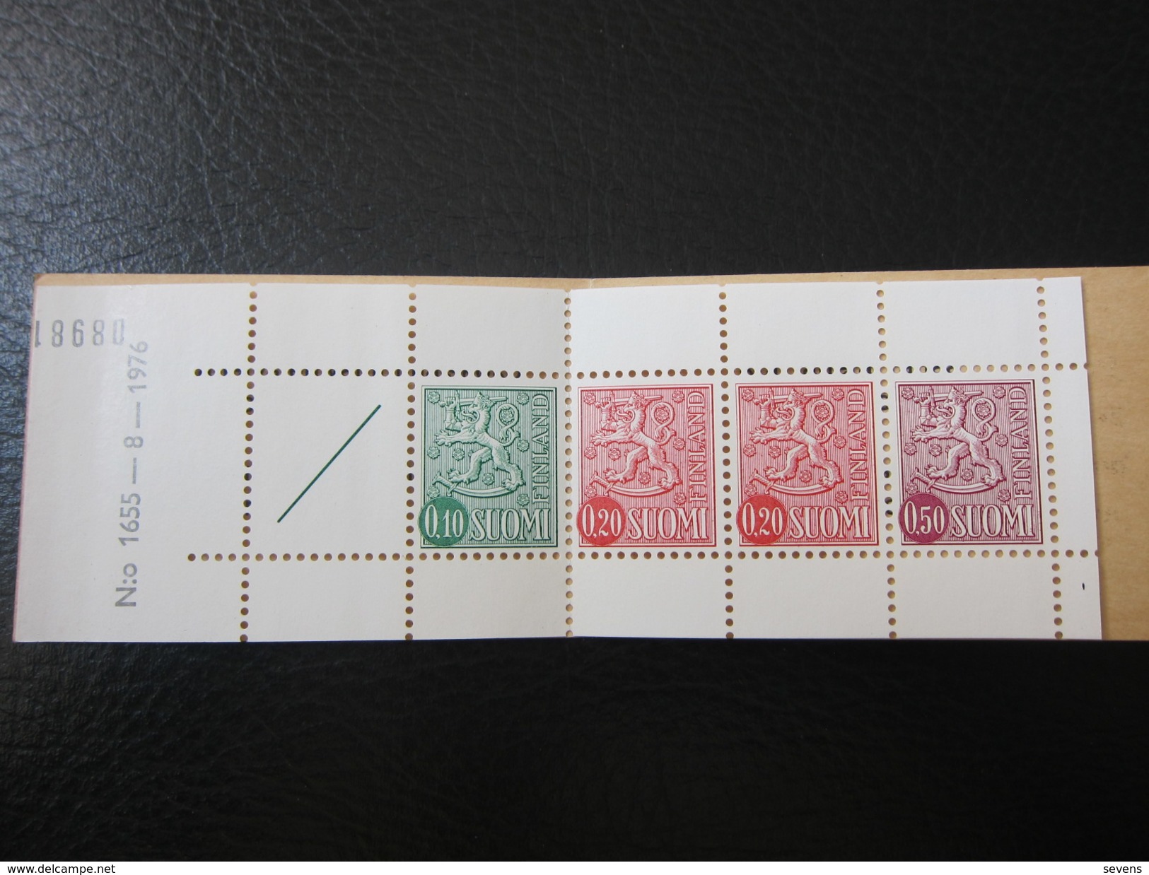 With Four Stamps Inside(No: 1655-8-1976 Or 1670-1-1977 - Cuadernillos