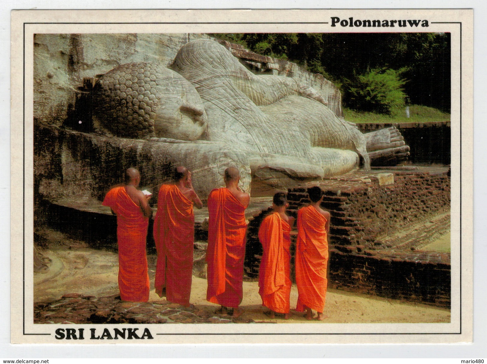 SRI LANKA    POLONNARUWA   BUDDHIST MONKS DURING  OFFERING     MAXICARD      2 SCAN    (VIAGGIATA) - Sri Lanka (Ceylon)