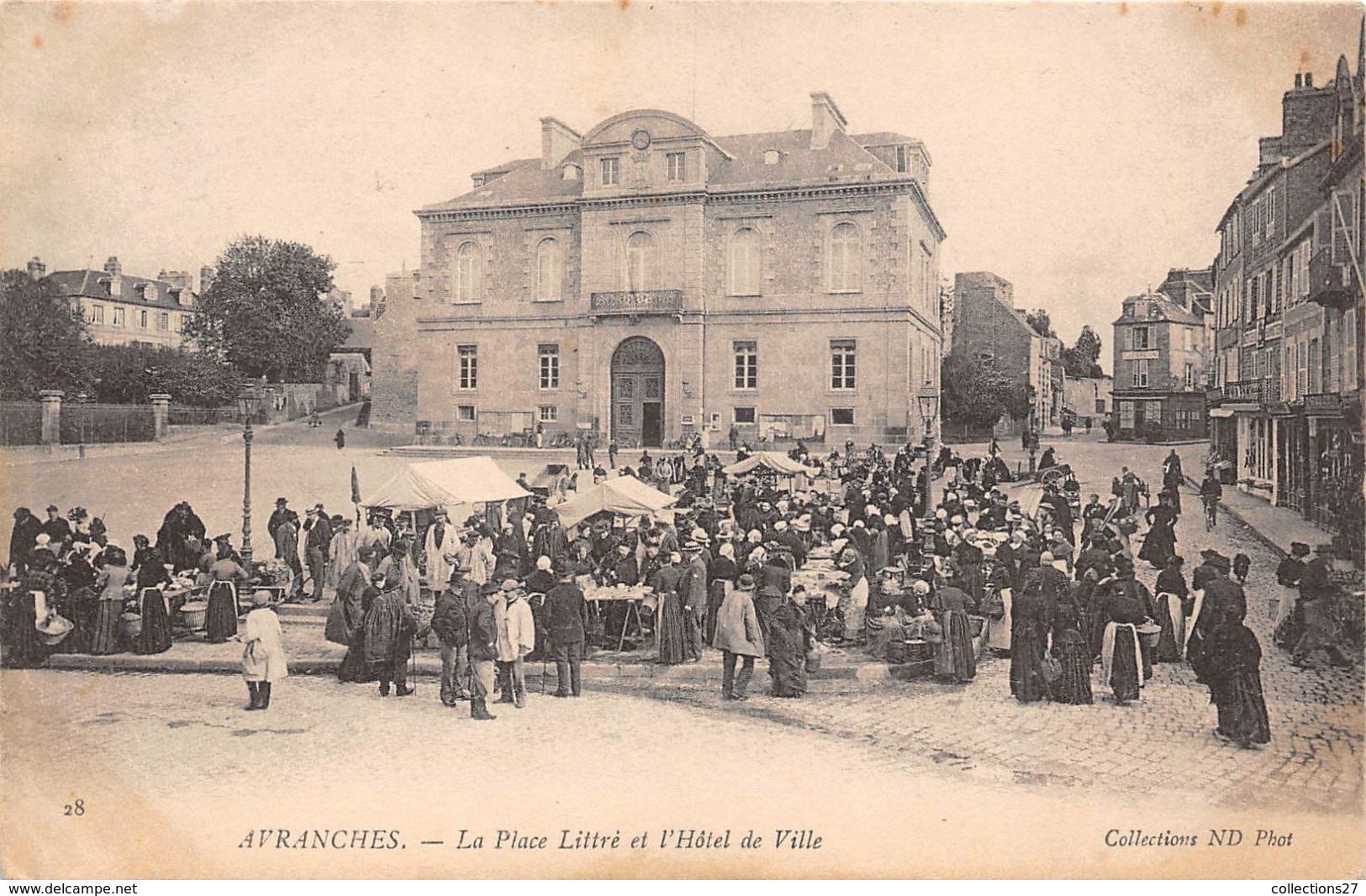 50-AVRANCHES- LA PLACE LITTRE ET L'HÔTEL DE VILLE - Avranches