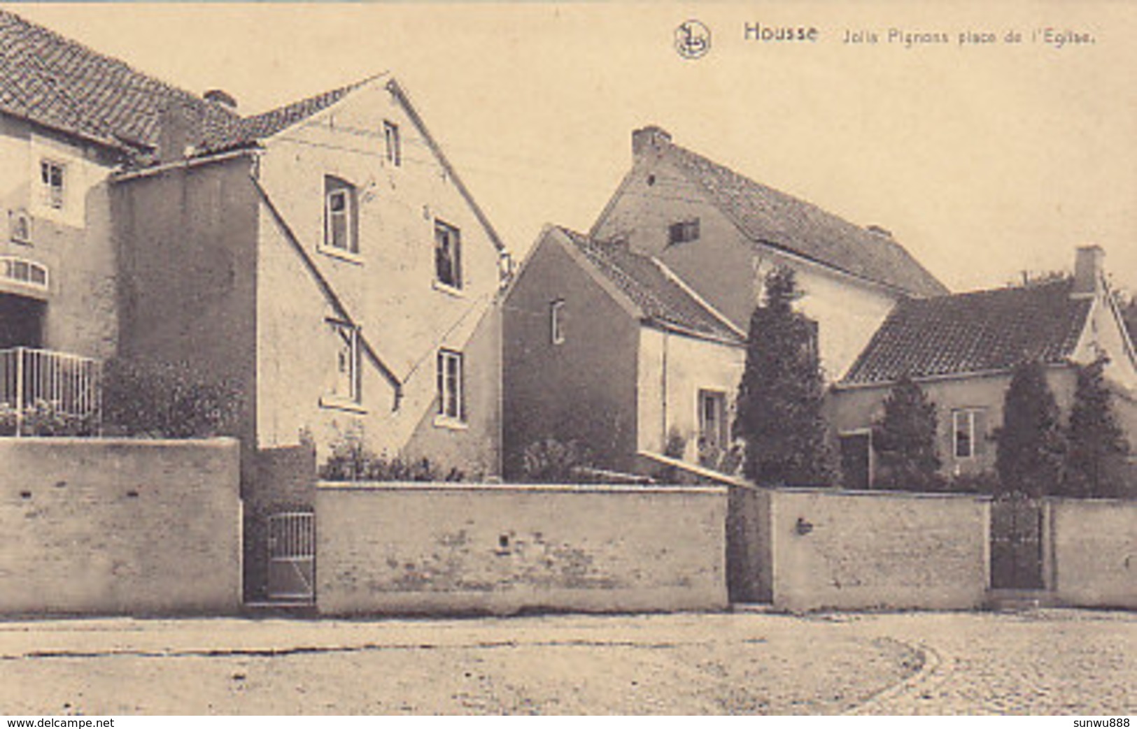 Housse - Jolis Pignons Place De L'Eglise (photo Nélissen) - Blégny