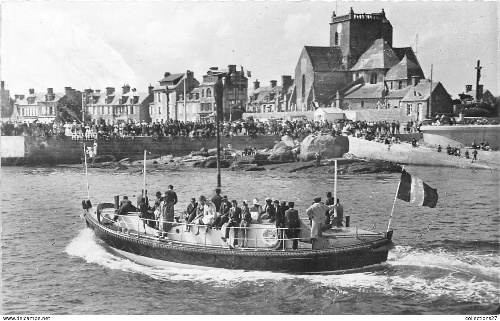 50-BARFLEUR- LE CANOT DE SAUVETAGE " CRESTEY ET SAUVE " - Barfleur