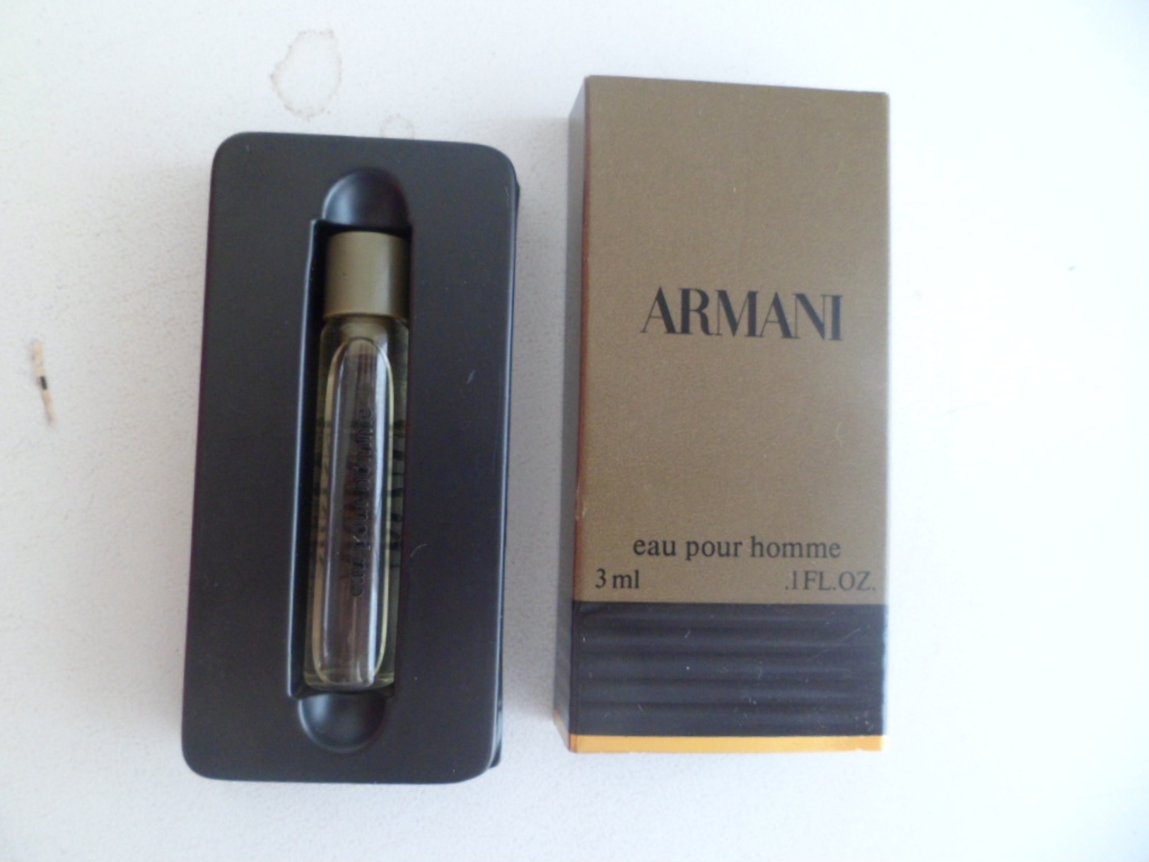Tigette Ou  Tube De Parfum De Collection Echantillon 3 Ml - Eau Pour Homme ARMANI - Miniatures Femmes (avec Boite)