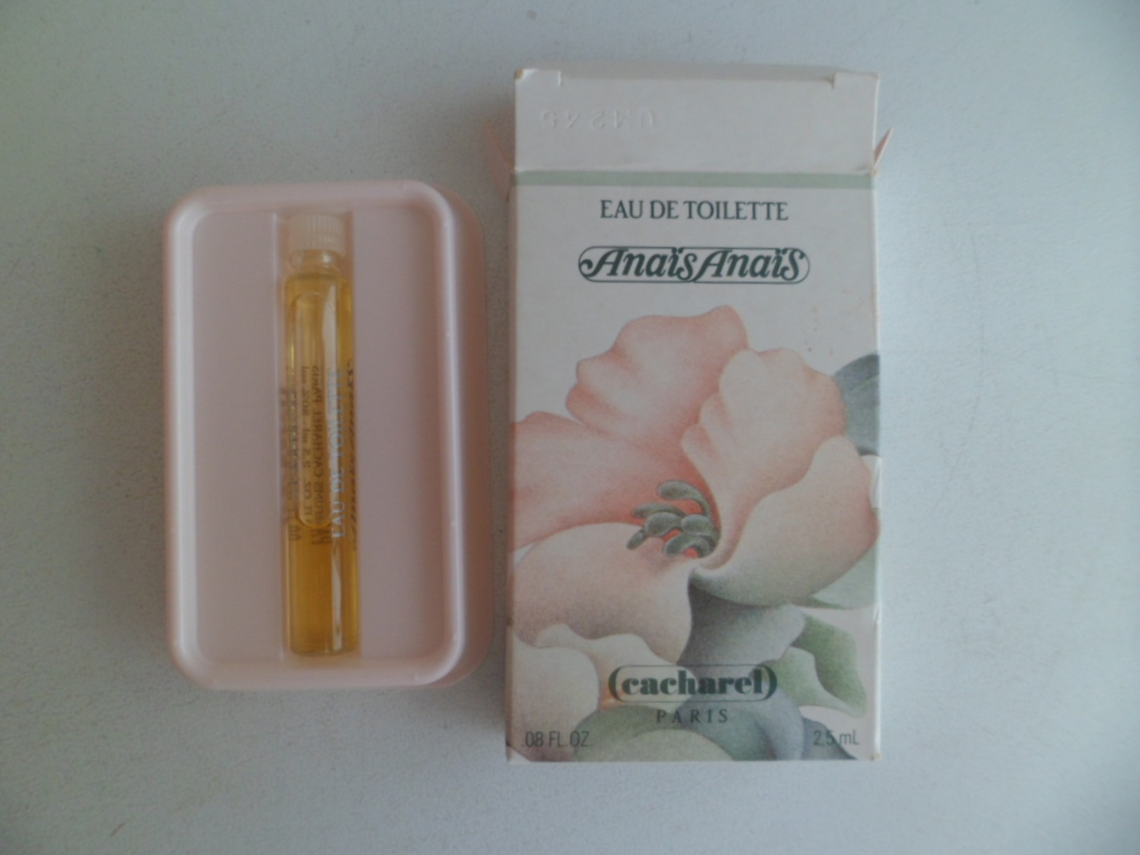 Tigette Ou  Tube De Parfum De Collection Echantillon 2,5 Ml - Eau De Toilette ANAIS ANAIS De CACHAREL - Miniatures Femmes (avec Boite)